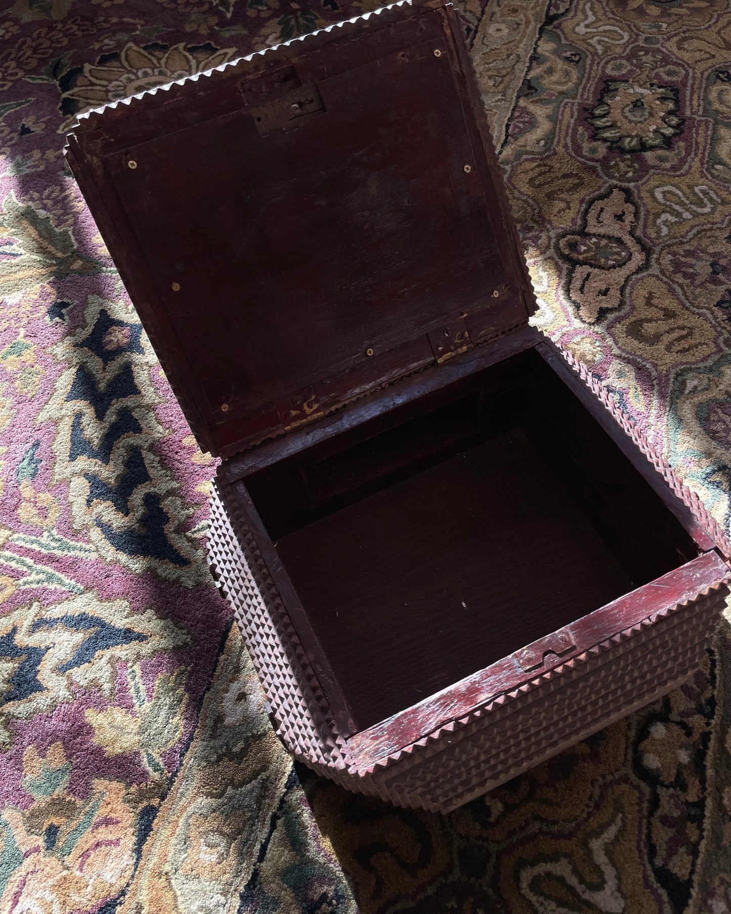 Antique 19th Century Chip Carved Tramp Art Keepsake Box loo