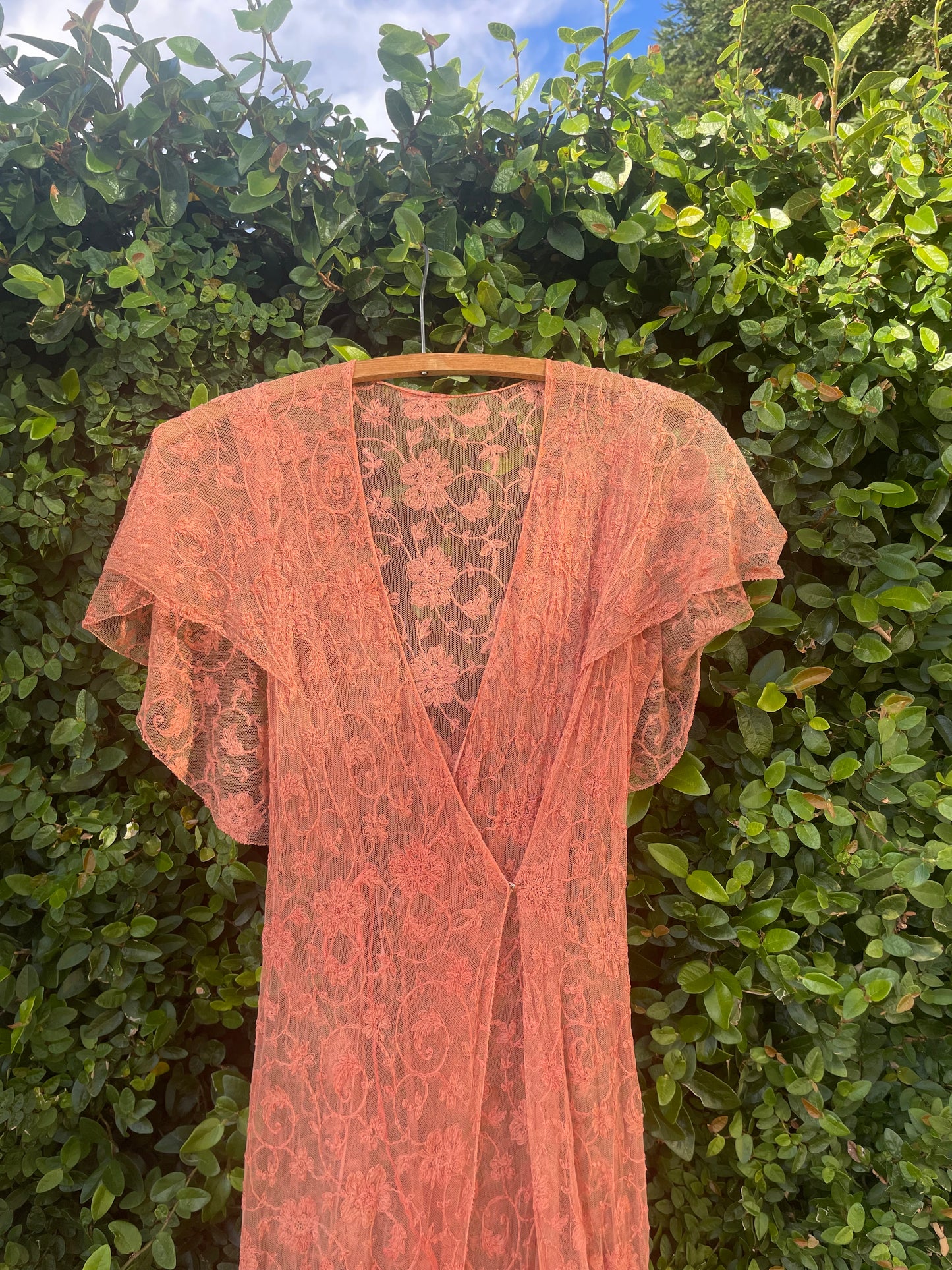 1930s Embroidered Floral Net Capelet Peignoir / Dressing Gown