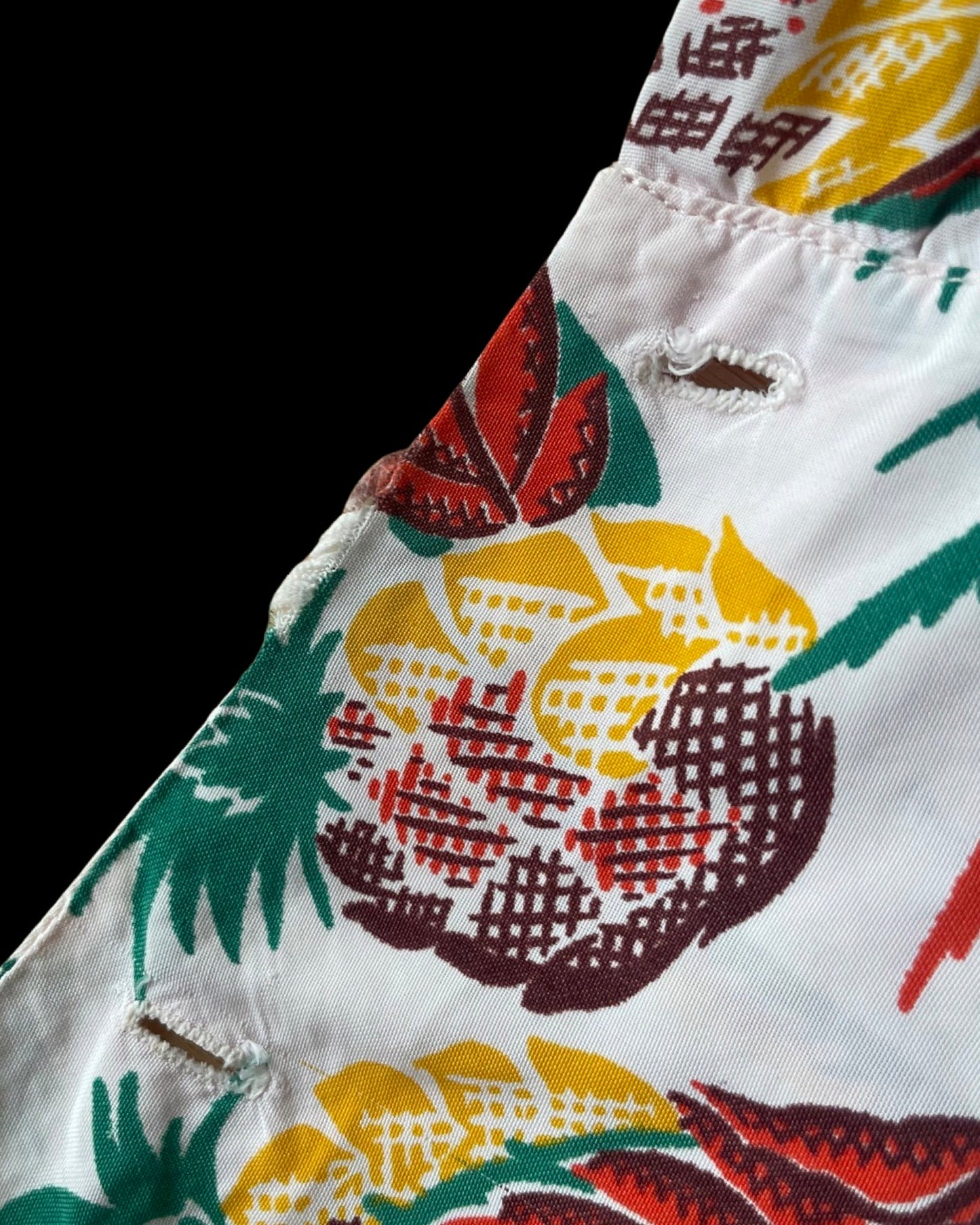 1940s Cold Rayon Loop Collar Palm Tree & Pineapple Print Bishop Sleeve Hawaiiana Blose
