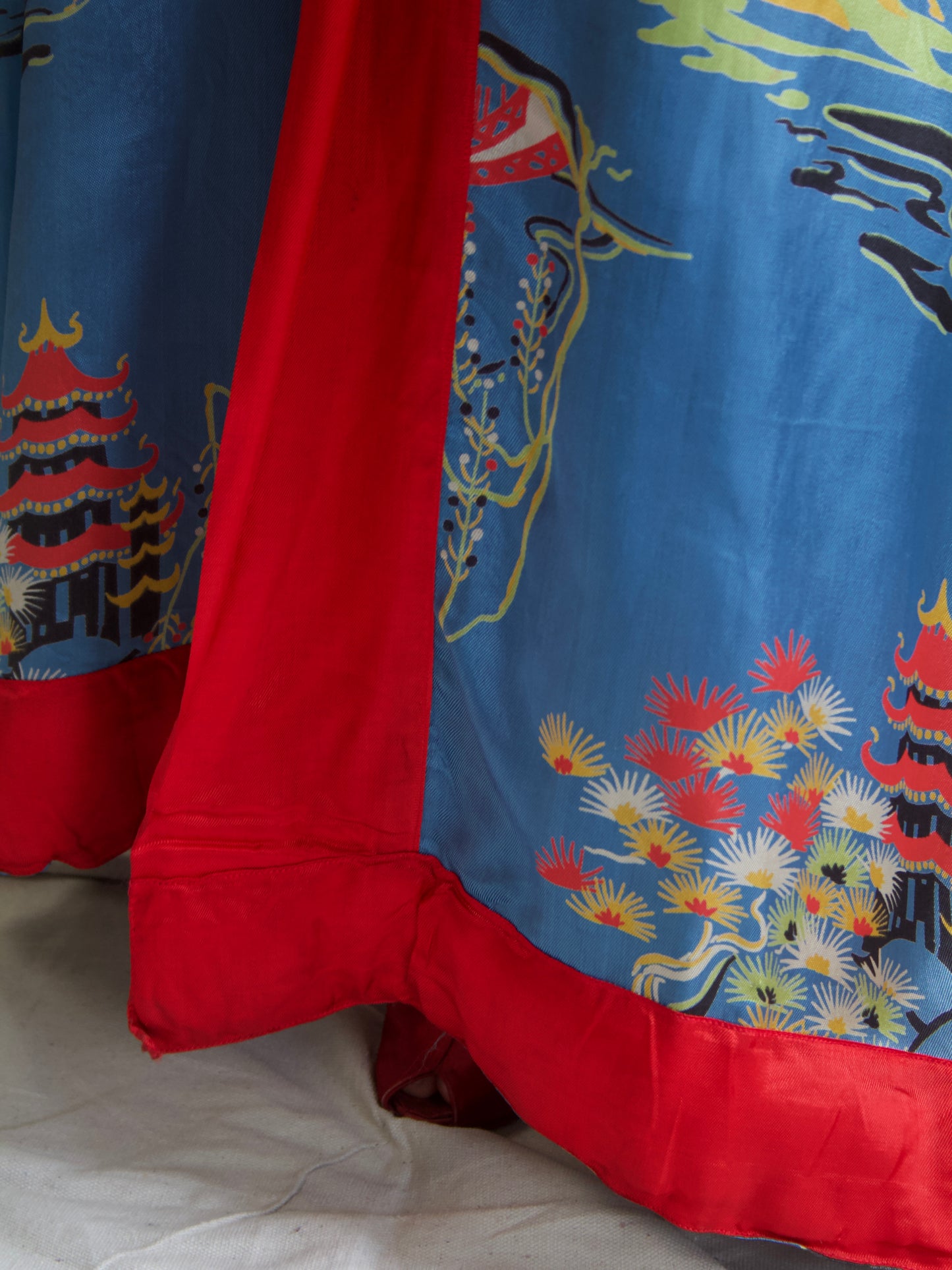 1930s Japanese Floor length Kimono Sleeve Bow-back Dressing Gown