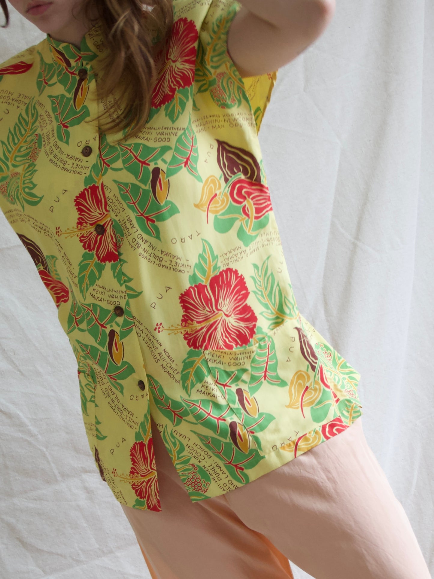 1940s Hawaiian Hibiscus Printed Cold Rayon Mandarin Collar Tunic