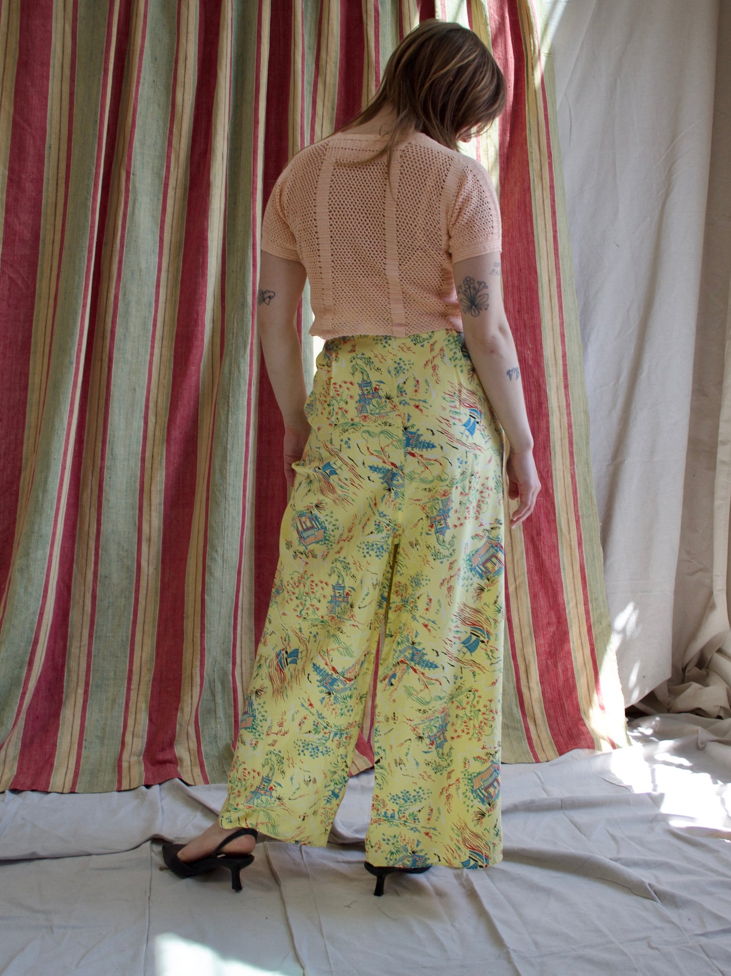 1940s Novelty Print Rayon Side Button Wide Leg Pants