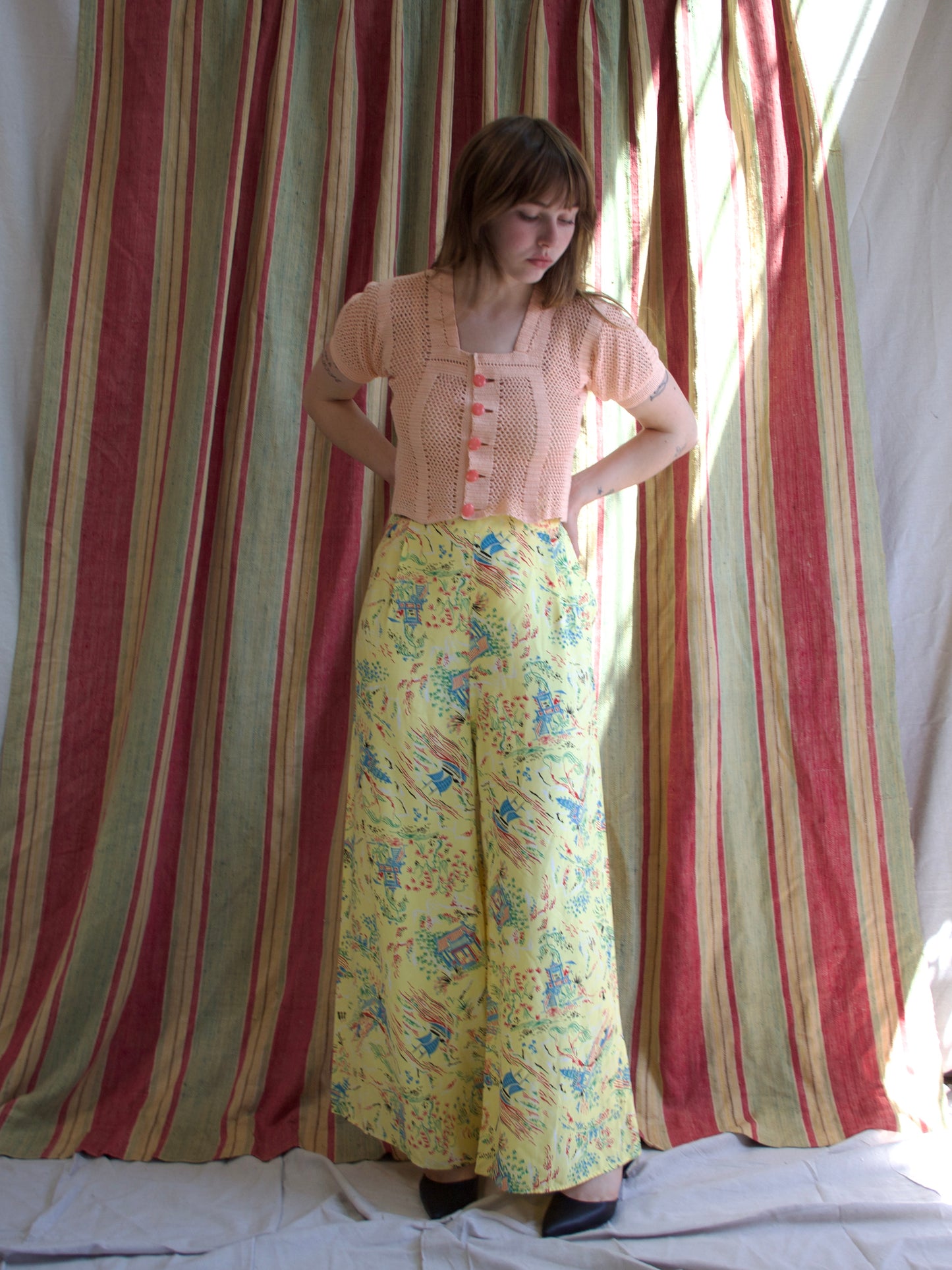 1940s Novelty Print Rayon Side Button Wide Leg Pants