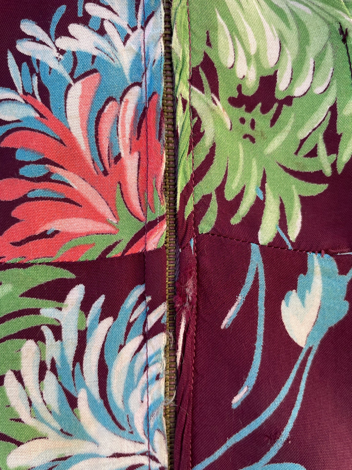 1940s Hawaiiana Zip Front Exaggerated Petal Sleeve Dressing Gown