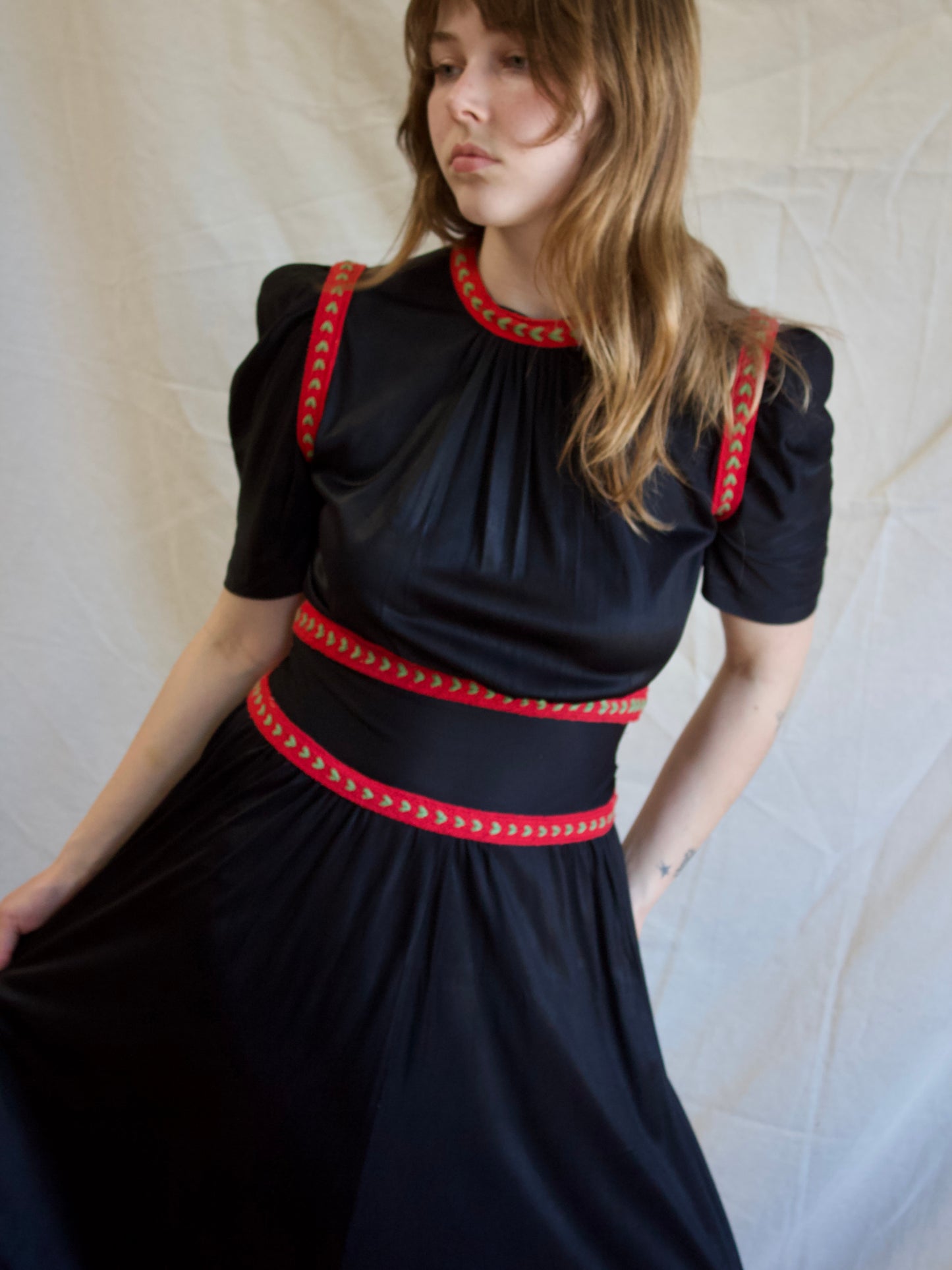 1940s Jersey Knit Yarn Embroidered Puff Sleeve