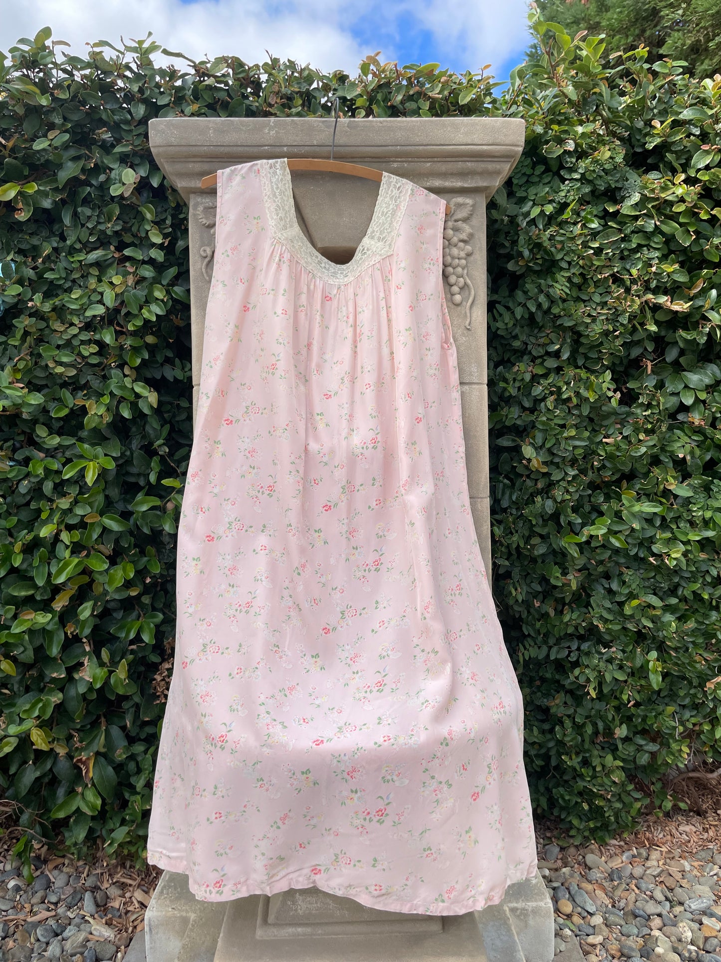 1940s Rayon Pale Pink Floral Louge Dress