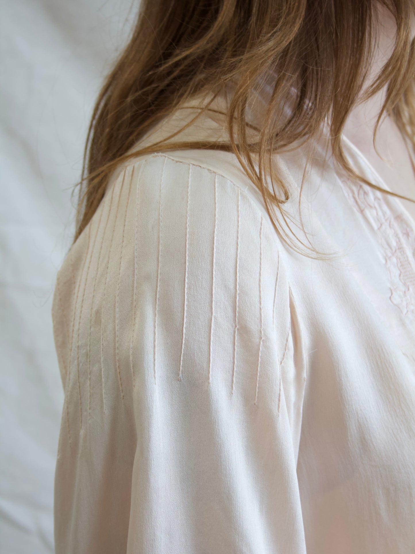 1930s Pale Pink Drawnwork Hand Embroidered Bell Sleeve Bell Boudoir Robe Jacket