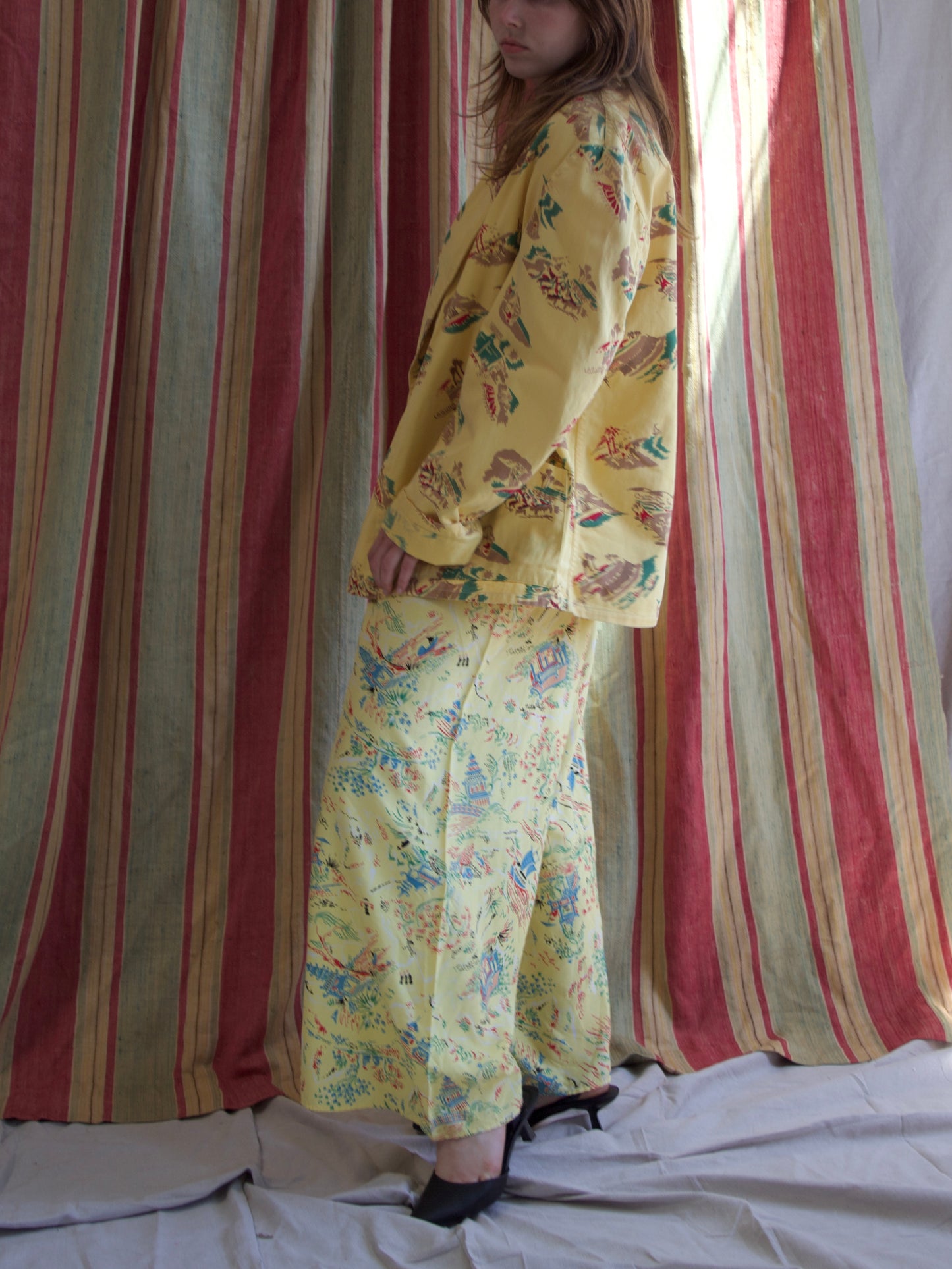 1940s Novelty Print Rayon Side Button Wide Leg Pants