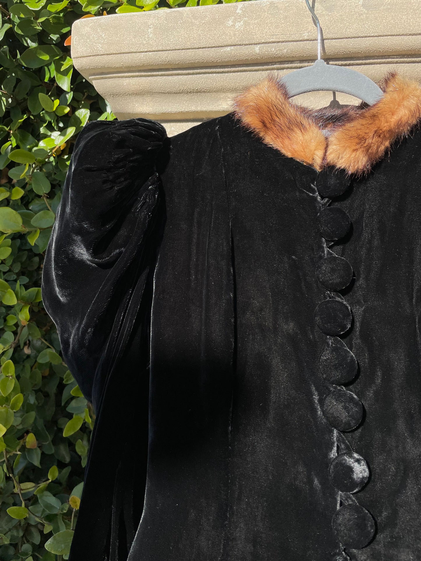 1930s does 1890s Noir Silk Velvet Mutton Sleeve Fur Trimmed Opera Coat