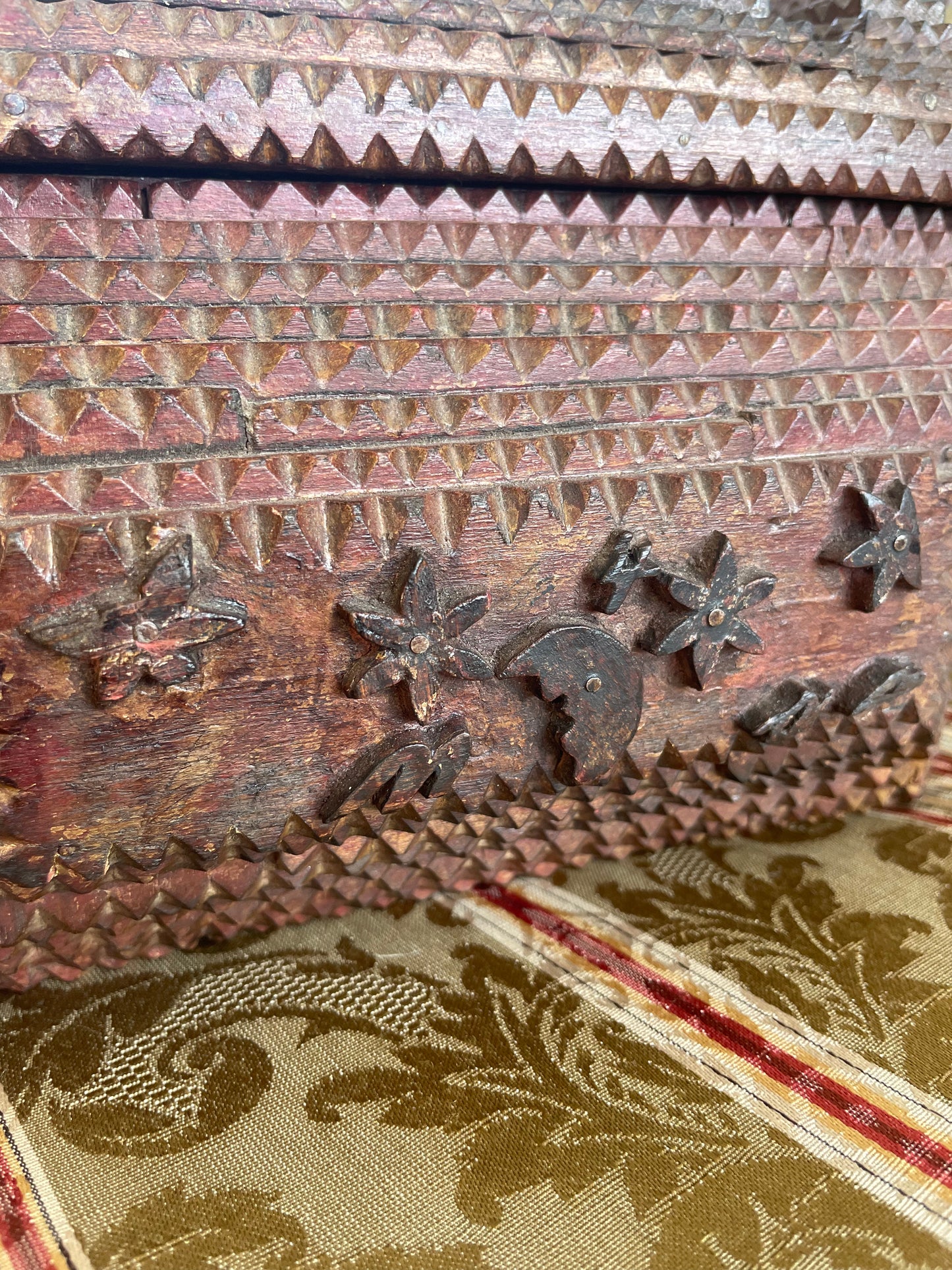 Antique 19th Century Chip Carved Tramp Art Keepsake Box loo