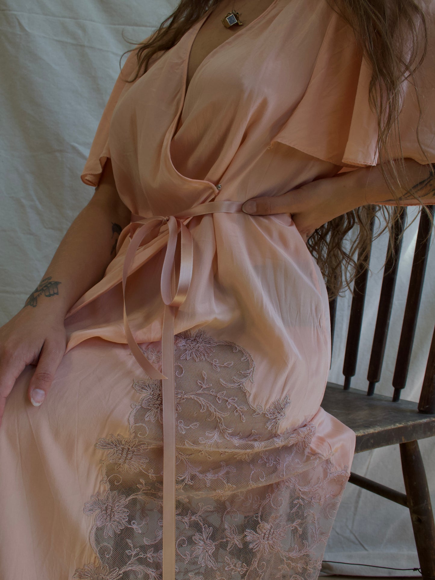 1930s Pink Silk & Lace Capelet Sleeve Dressing Gown Robe
