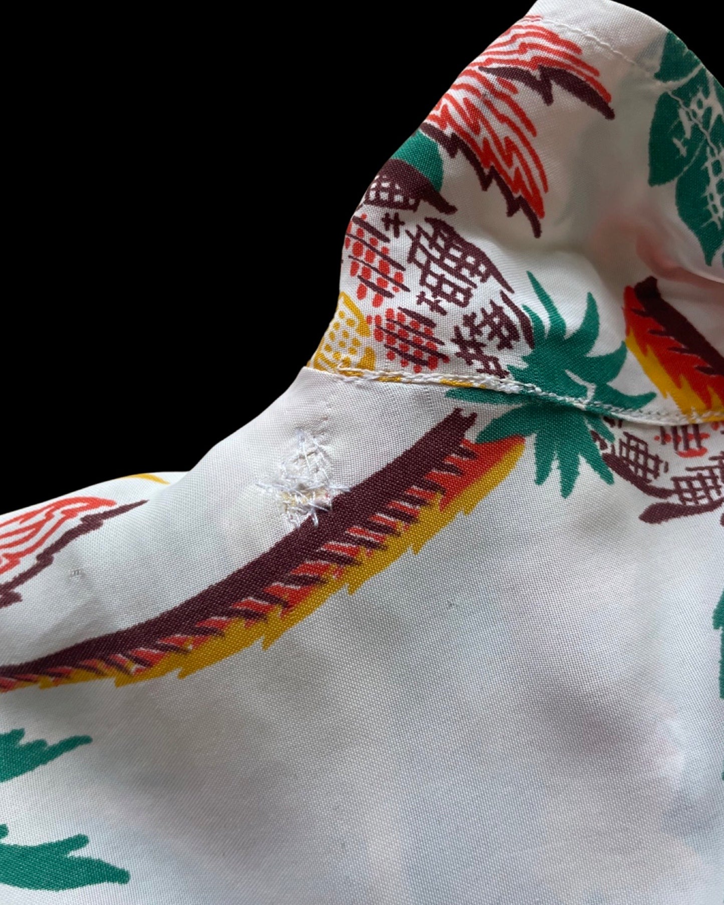 1940s Cold Rayon Loop Collar Palm Tree & Pineapple Print Bishop Sleeve Hawaiiana Blose