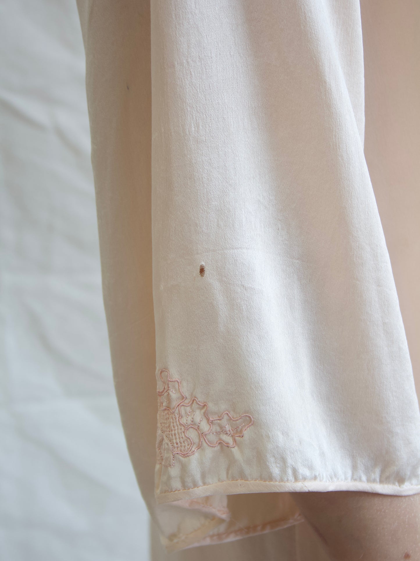1930s Pale Pink Drawnwork Hand Embroidered Bell Sleeve Bell Boudoir Robe Jacket