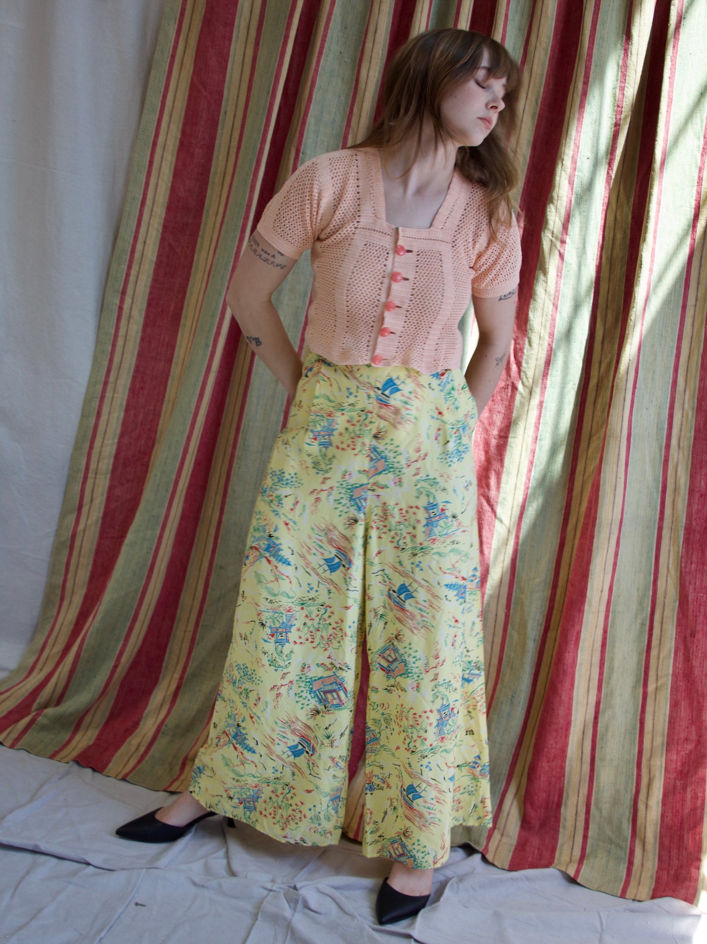 1940s Novelty Print Rayon Side Button Wide Leg Pants