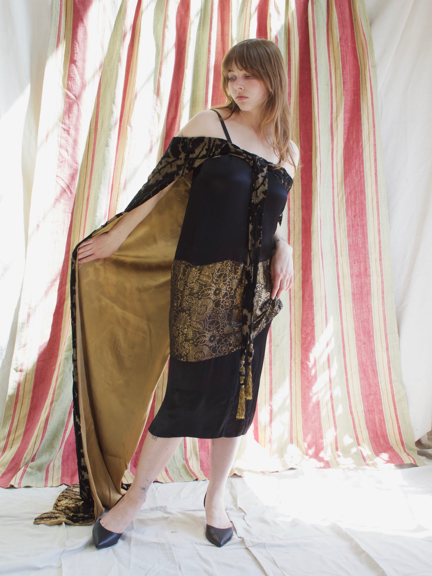 Antique Late 1910s Devore Velvet Gold Lamé Tassel Trained Cape