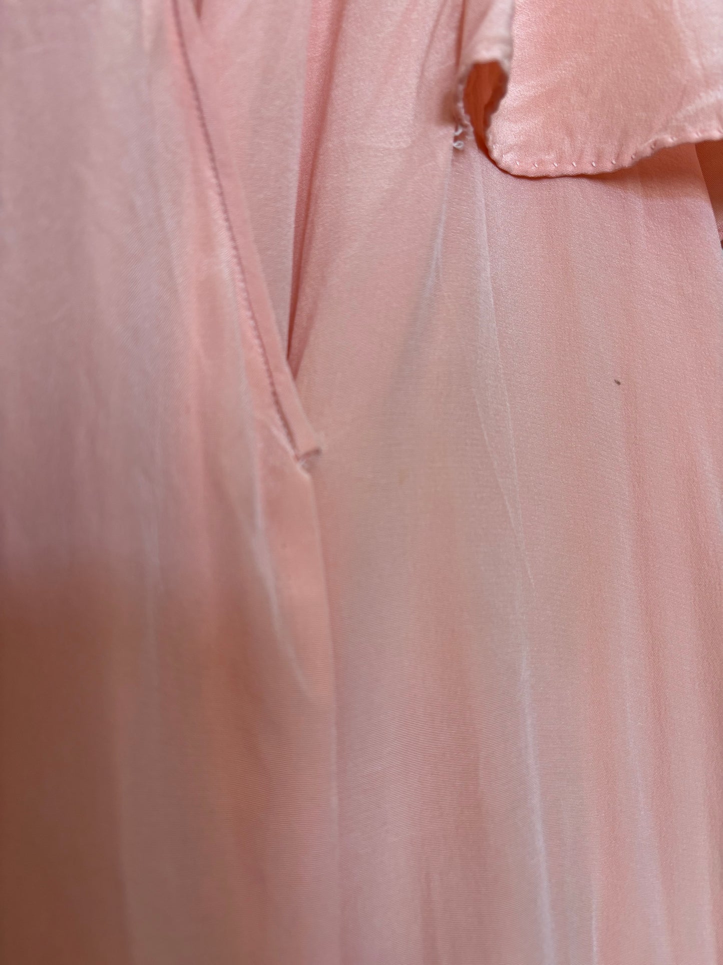 1930s Pink Silk & Lace Capelet Sleeve Dressing Gown Robe
