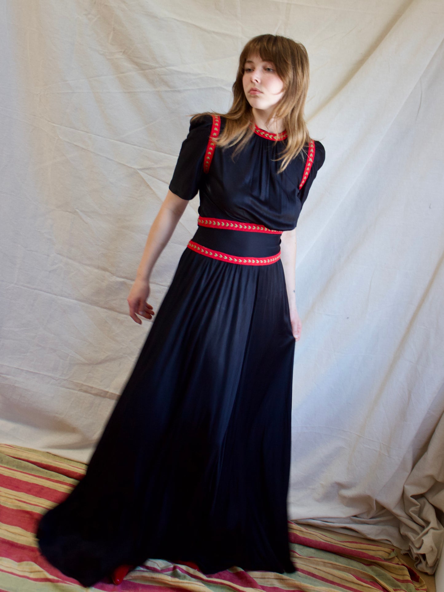 1940s Jersey Knit Yarn Embroidered Puff Sleeve
