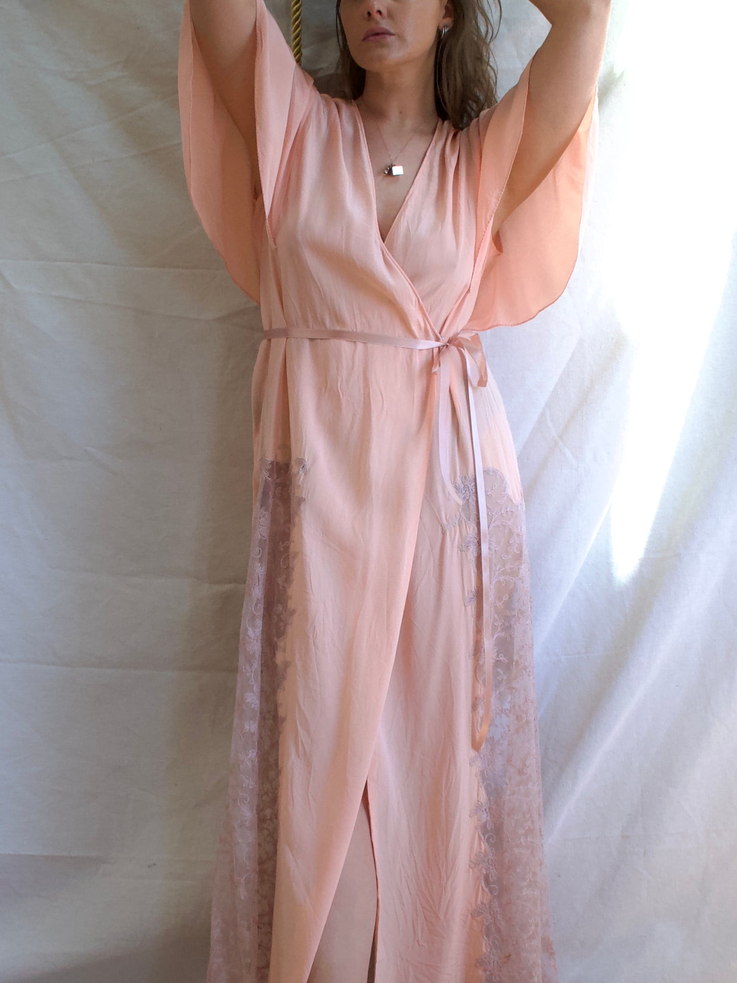 1930s Pink Silk & Lace Capelet Sleeve Dressing Gown Robe