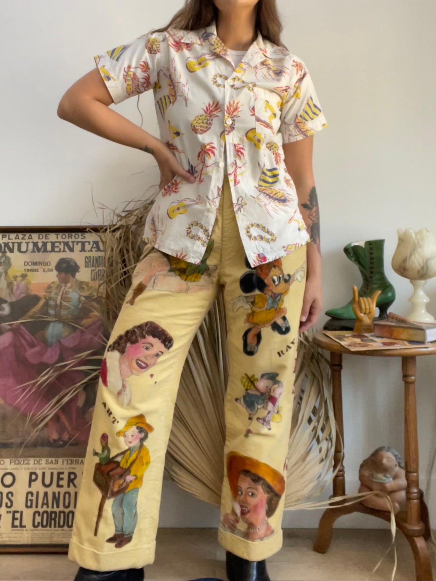 Special 1950s Hawaiiana Novelty Surfer Print Cotton Shirt
