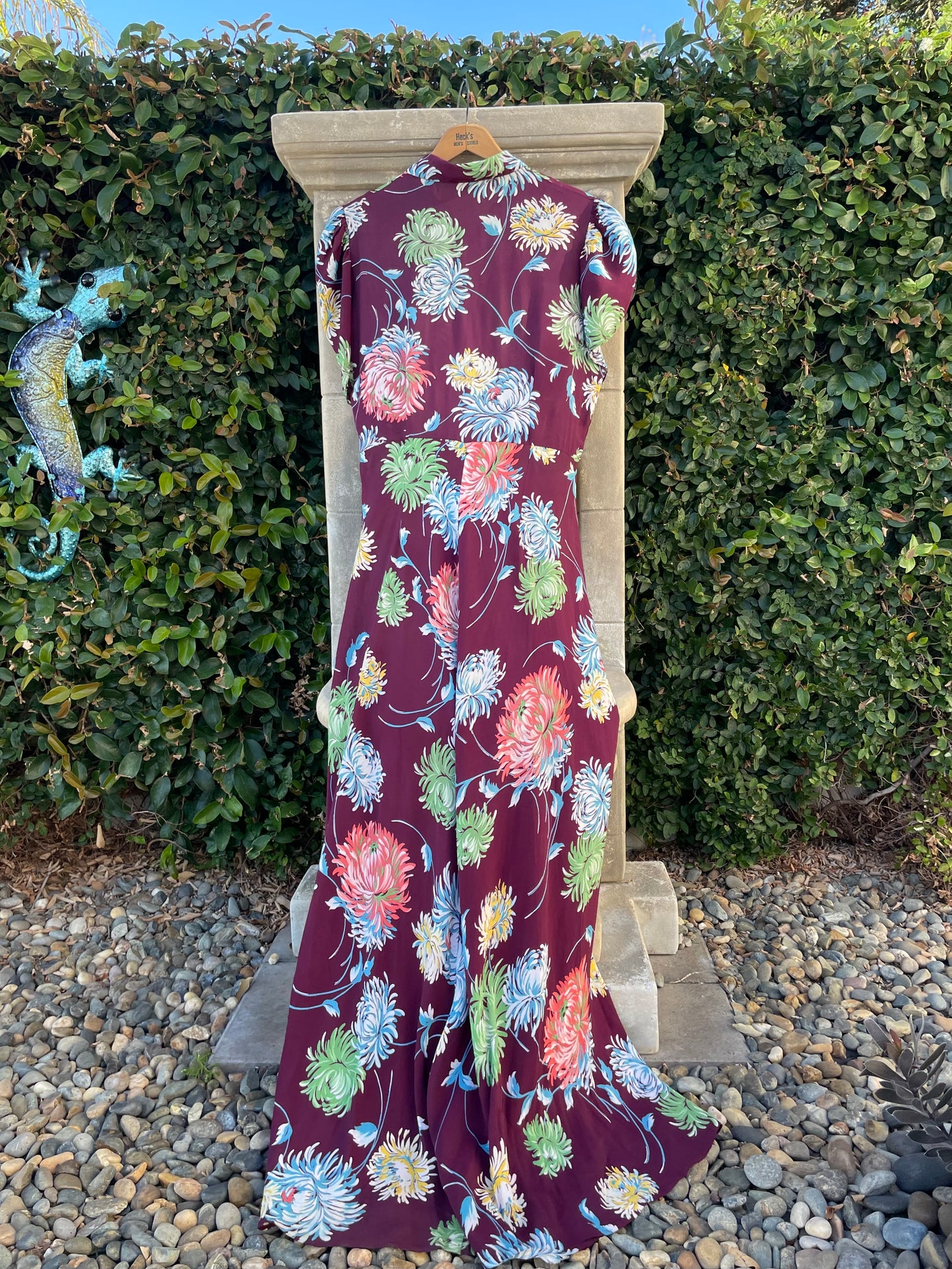 1940s Hawaiiana Zip Front Exaggerated Petal Sleeve Dressing Gown