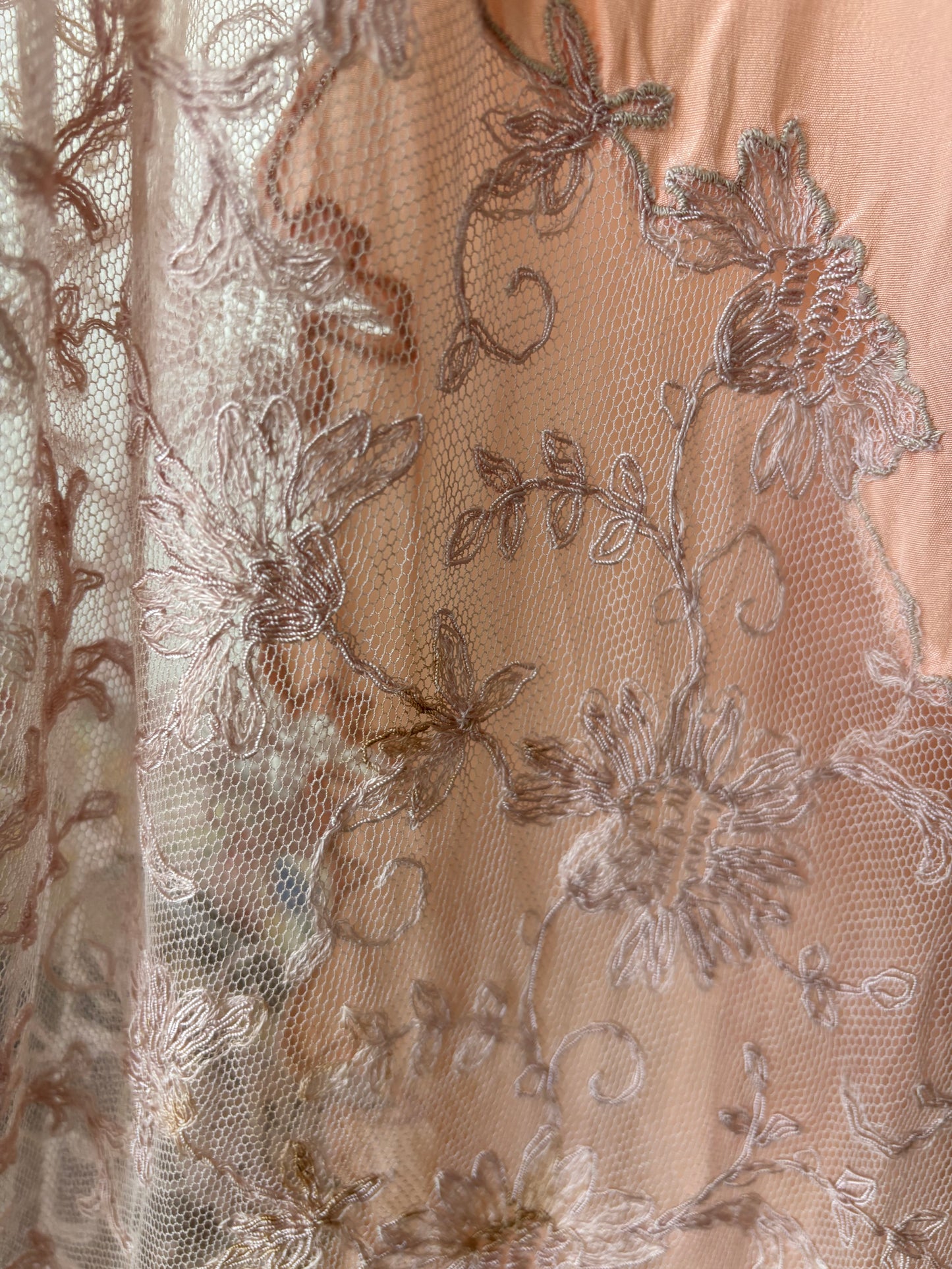 1930s Pink Silk & Lace Capelet Sleeve Dressing Gown Robe