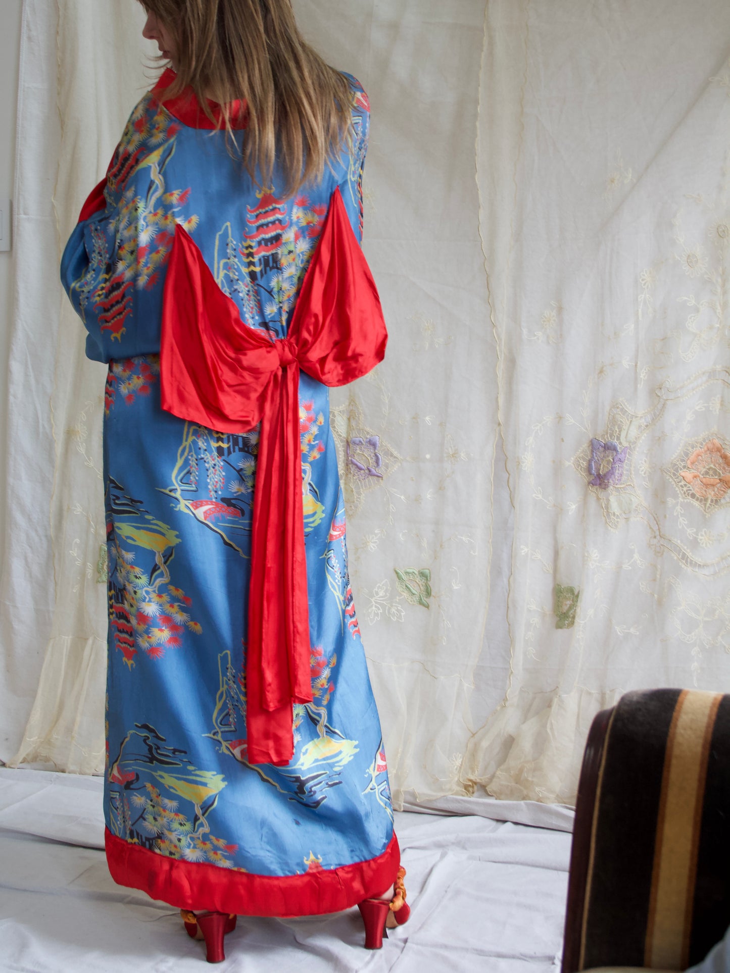 1930s Japanese Floor length Kimono Sleeve Bow-back Dressing Gown