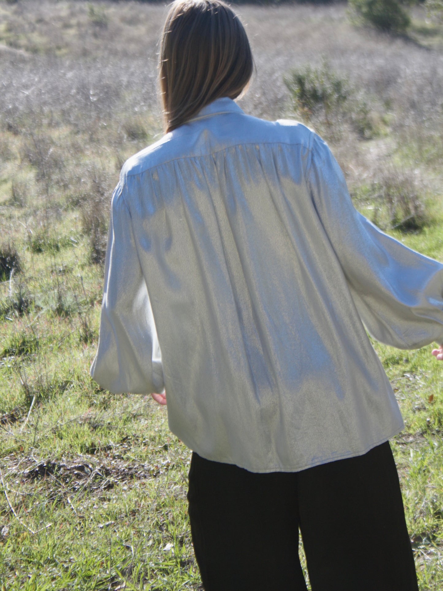 1950s Metallic Silver Lurex Bishop Sleeve Peal Snap Western Shirt W* Bow Tie