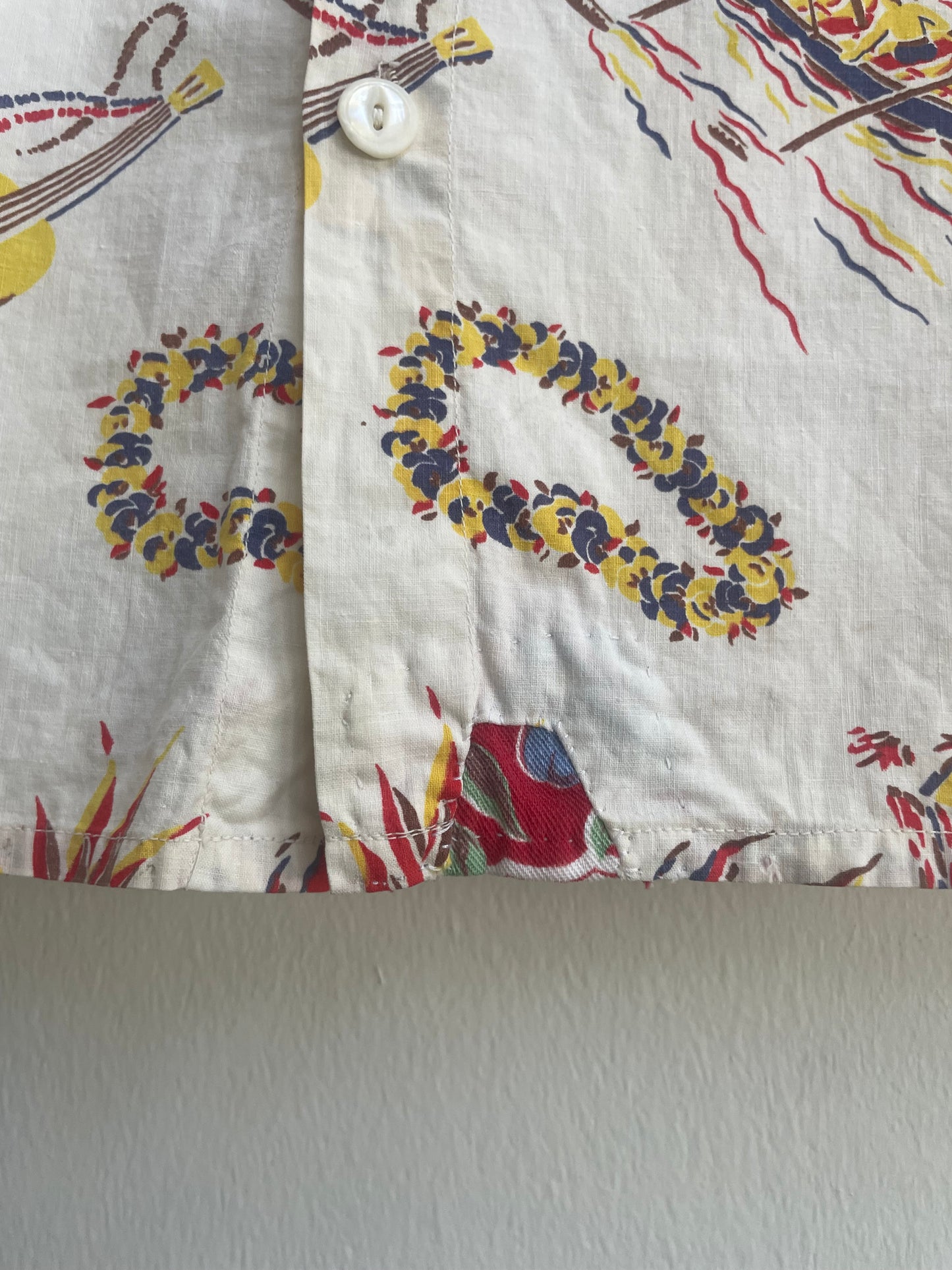 Special 1950s Hawaiiana Novelty Surfer Print Cotton Shirt