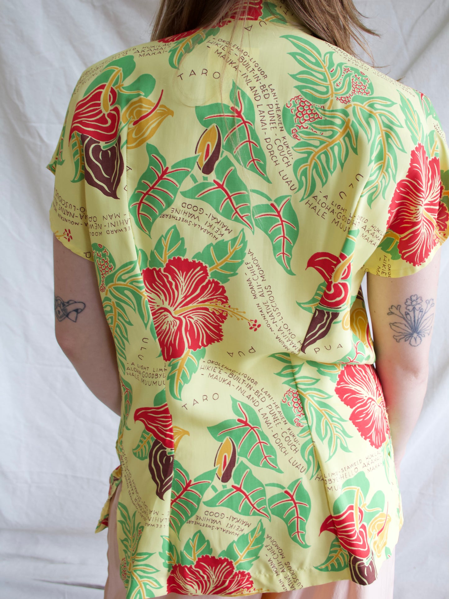 1940s Hawaiian Hibiscus Printed Cold Rayon Mandarin Collar Tunic