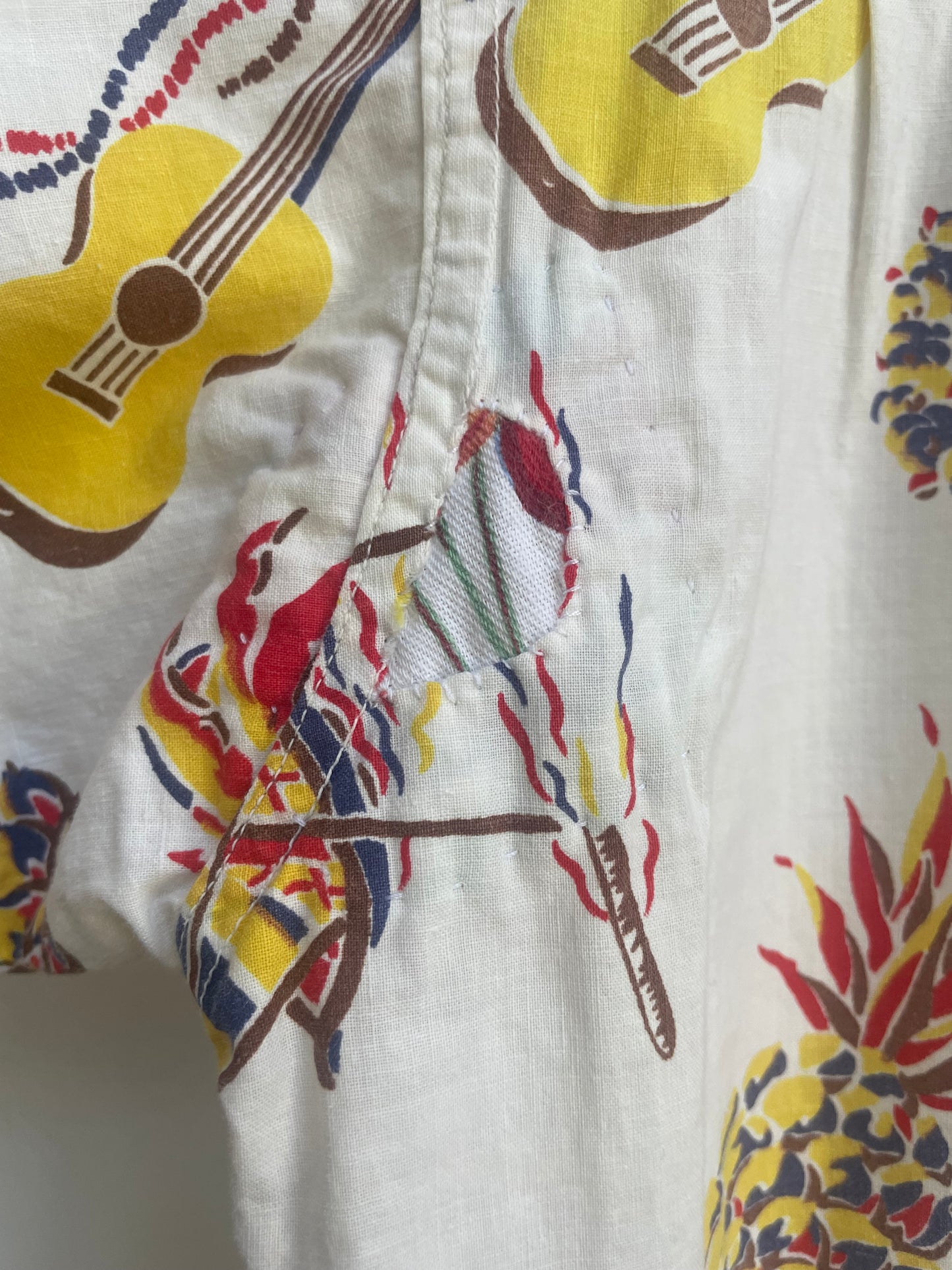 Special 1950s Hawaiiana Novelty Surfer Print Cotton Shirt