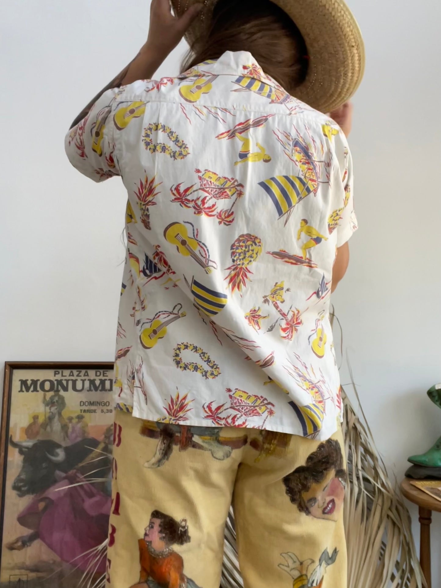 Special 1950s Hawaiiana Novelty Surfer Print Cotton Shirt