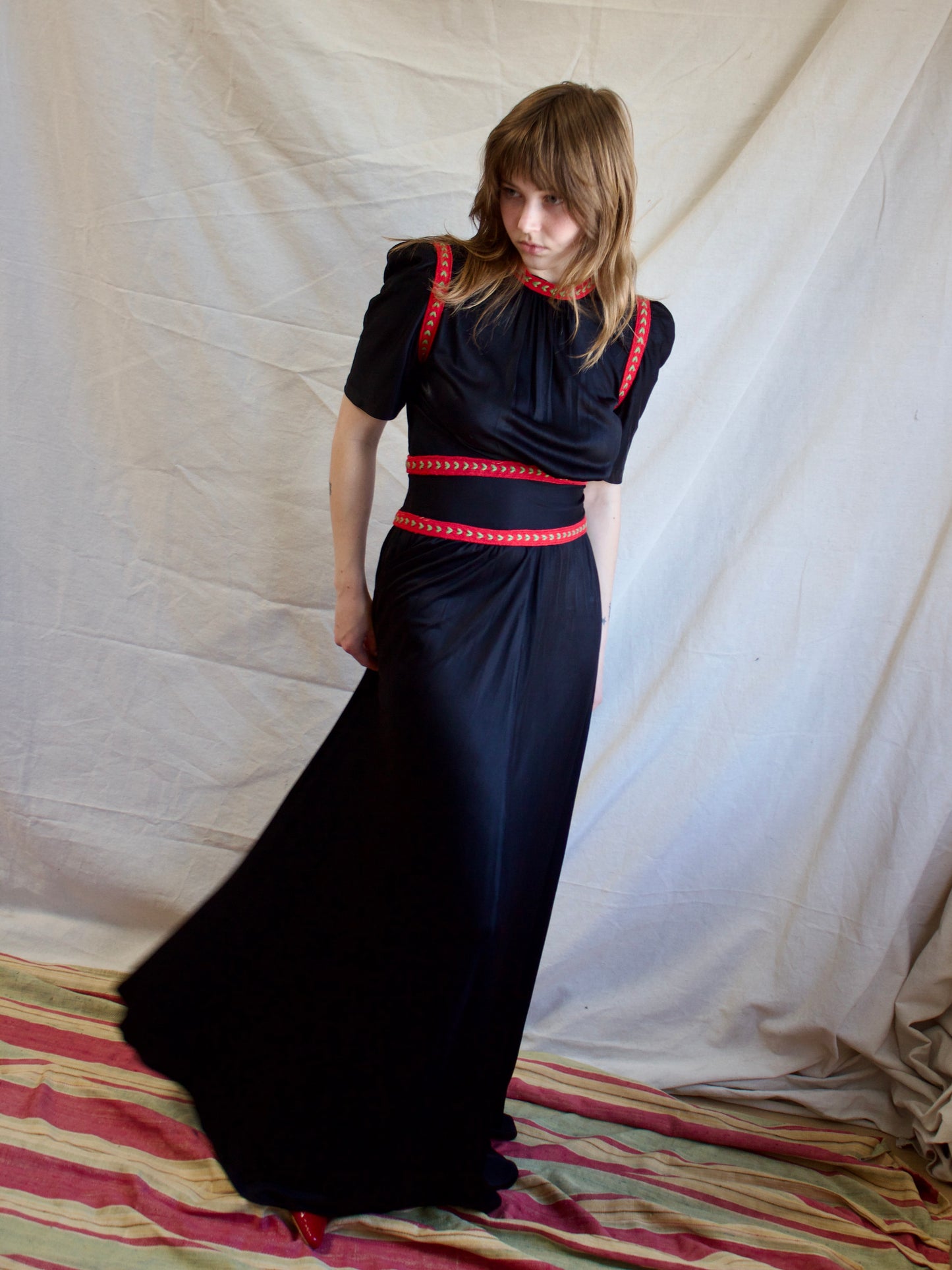 1940s Jersey Knit Yarn Embroidered Puff Sleeve