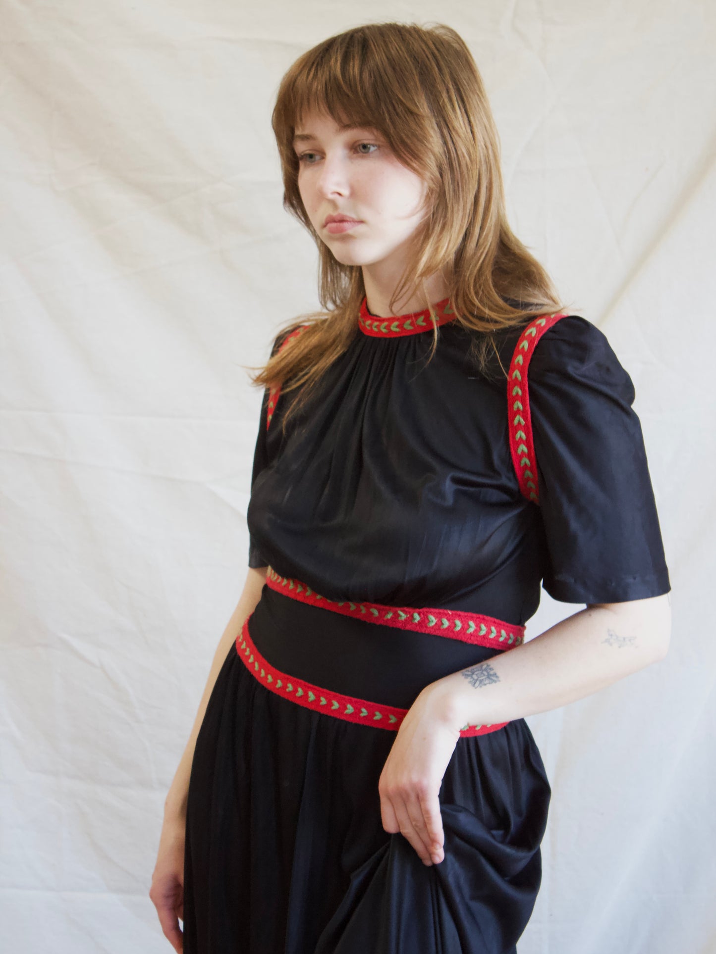1940s Jersey Knit Yarn Embroidered Puff Sleeve