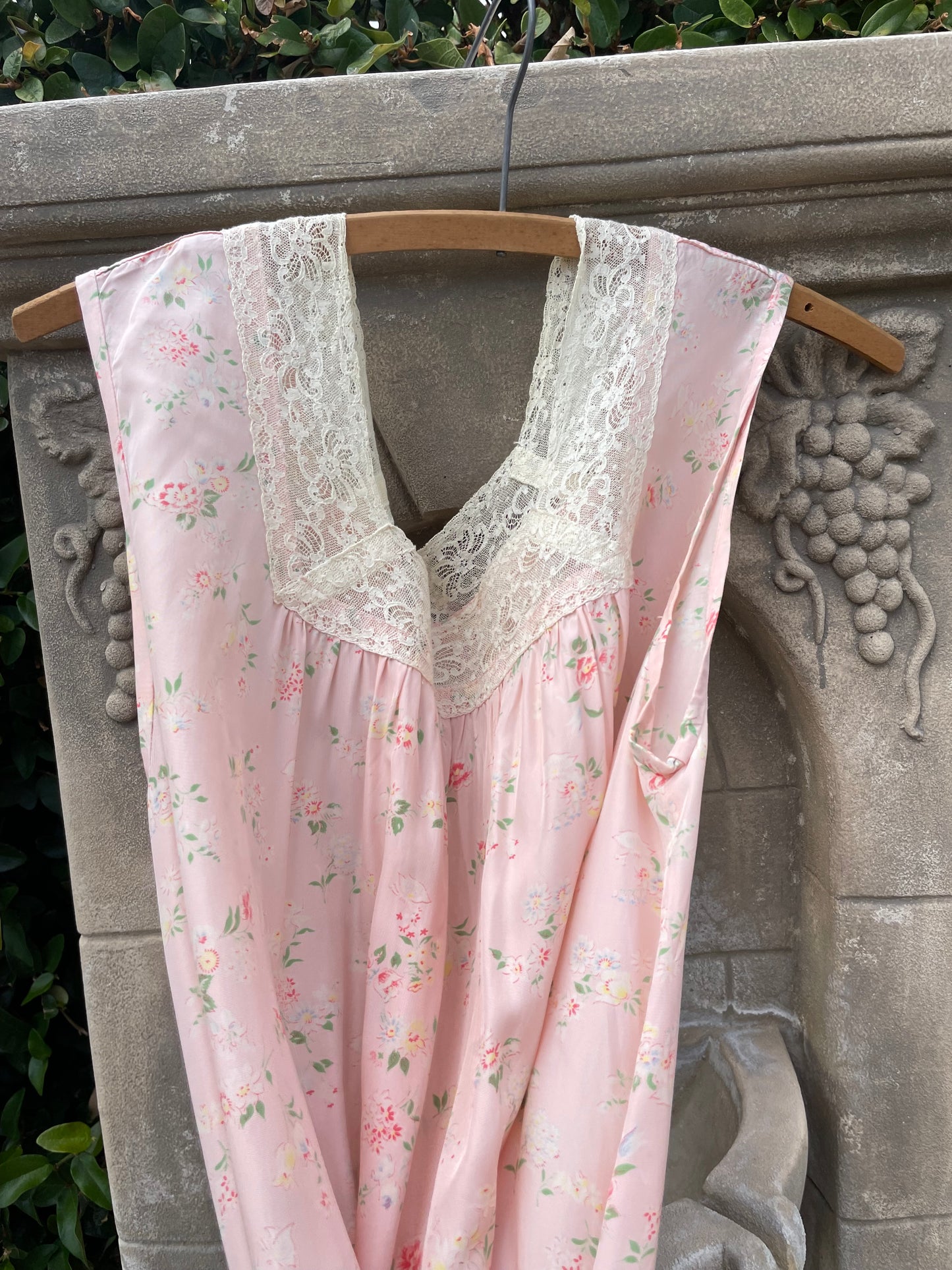 1940s Rayon Pale Pink Floral Louge Dress