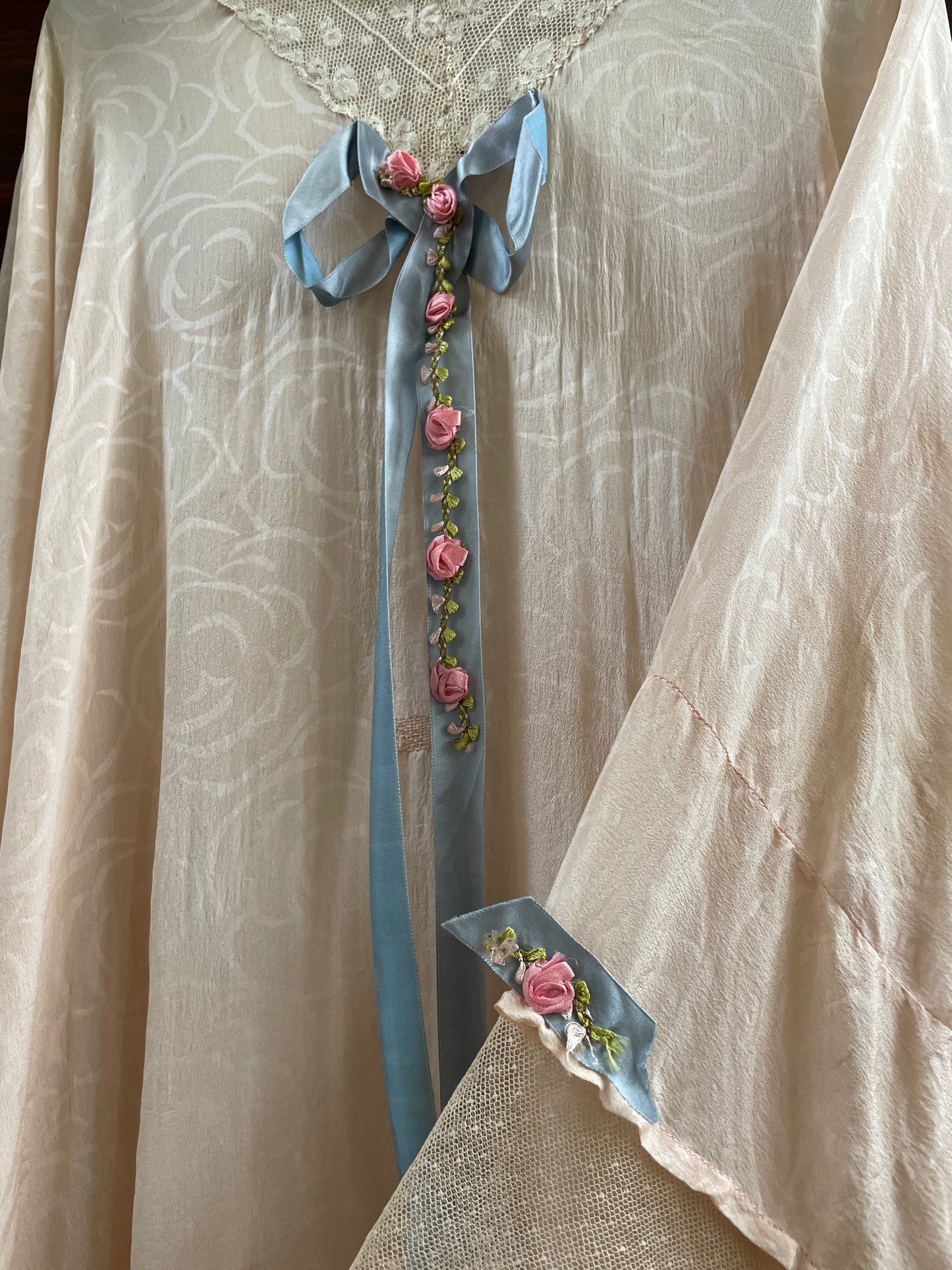 1920s Lace & Deco Floral Printed Silk Ribbon-work Robe