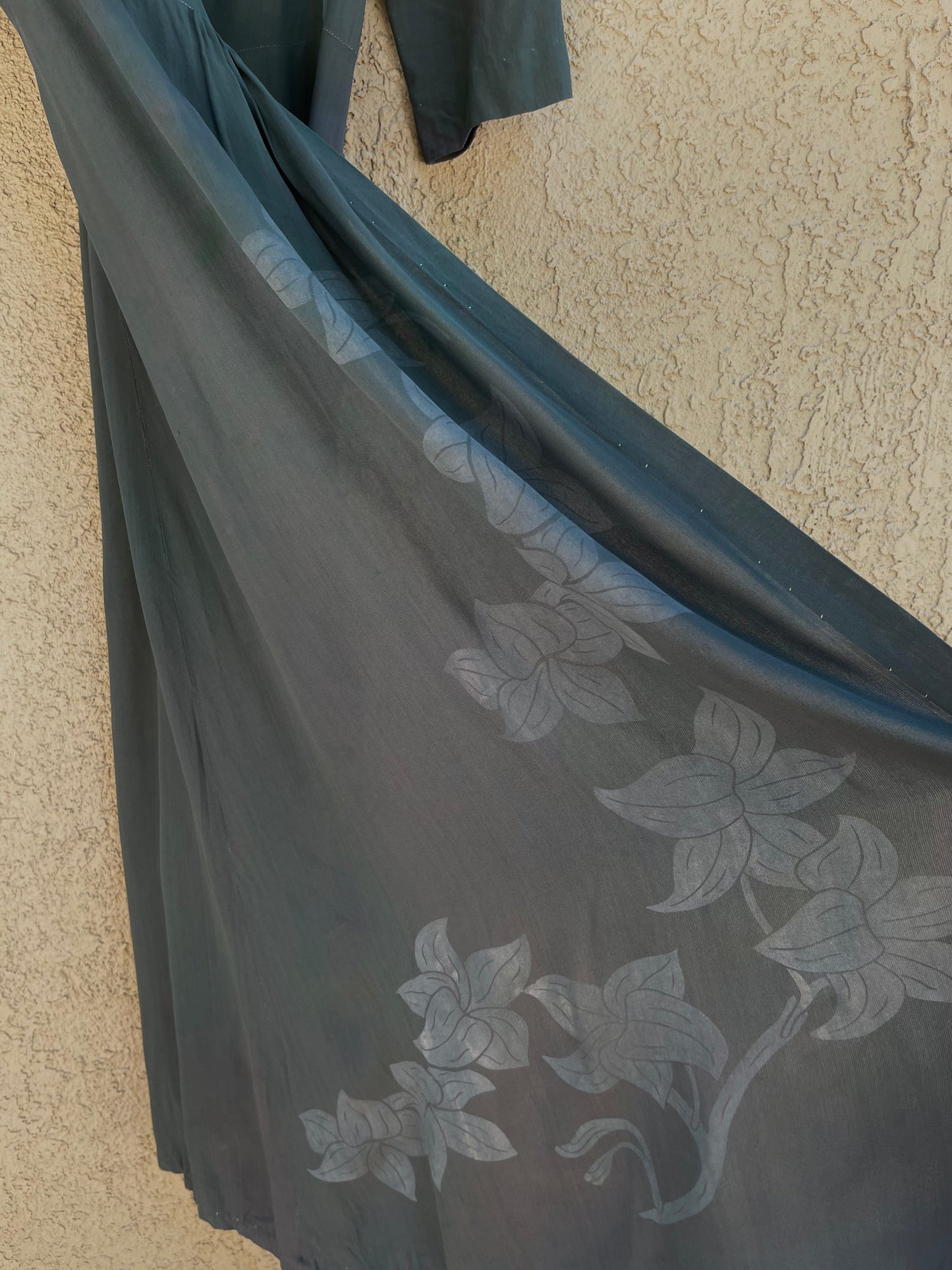 1940s Hand Printed ‘Trade Wind Hawaiian Sportswear of Honolulu' Rayon Crepe Dress