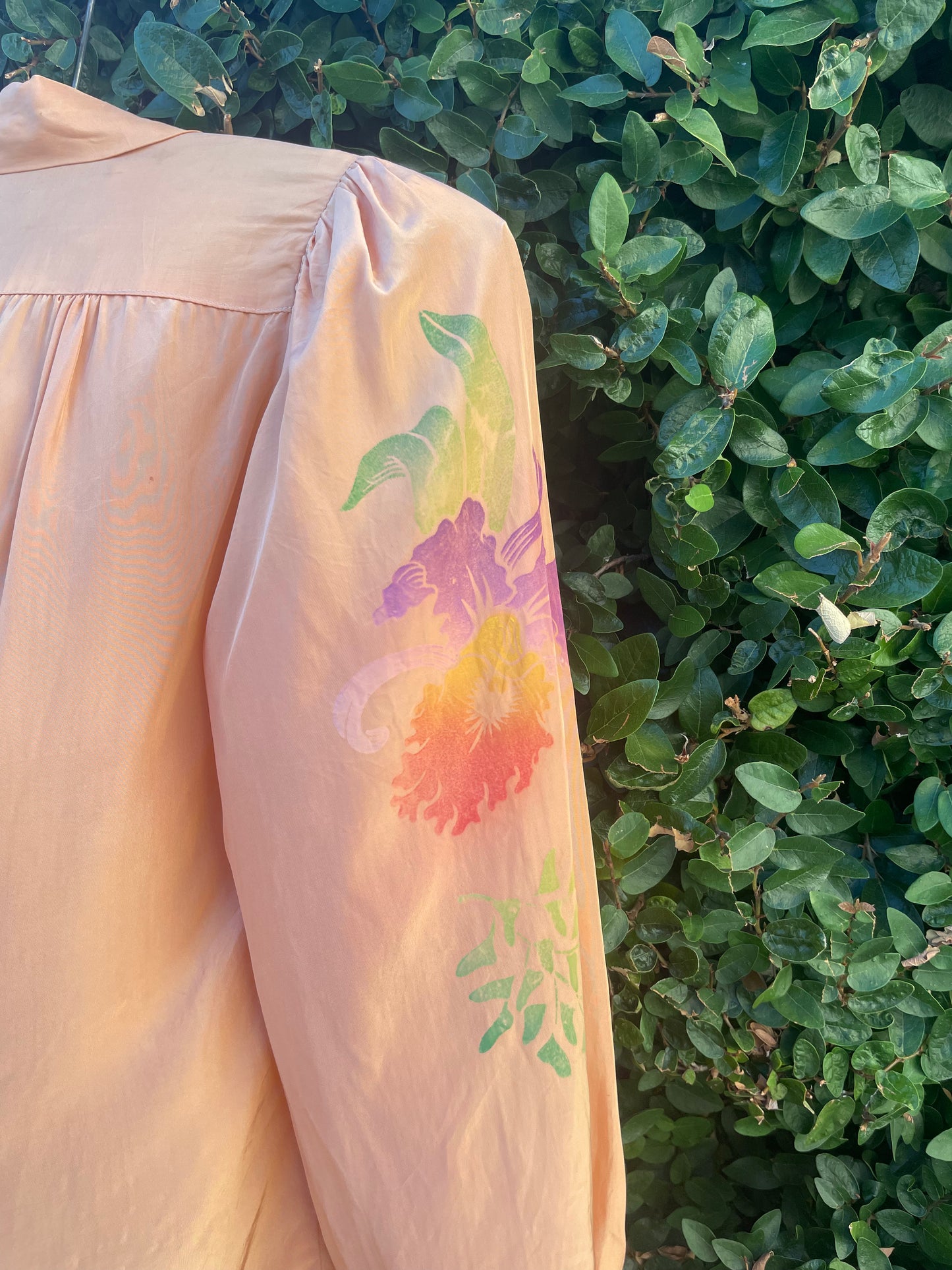 1940s Painted Hawaiiana Puff Sleeve Rayon Blouse