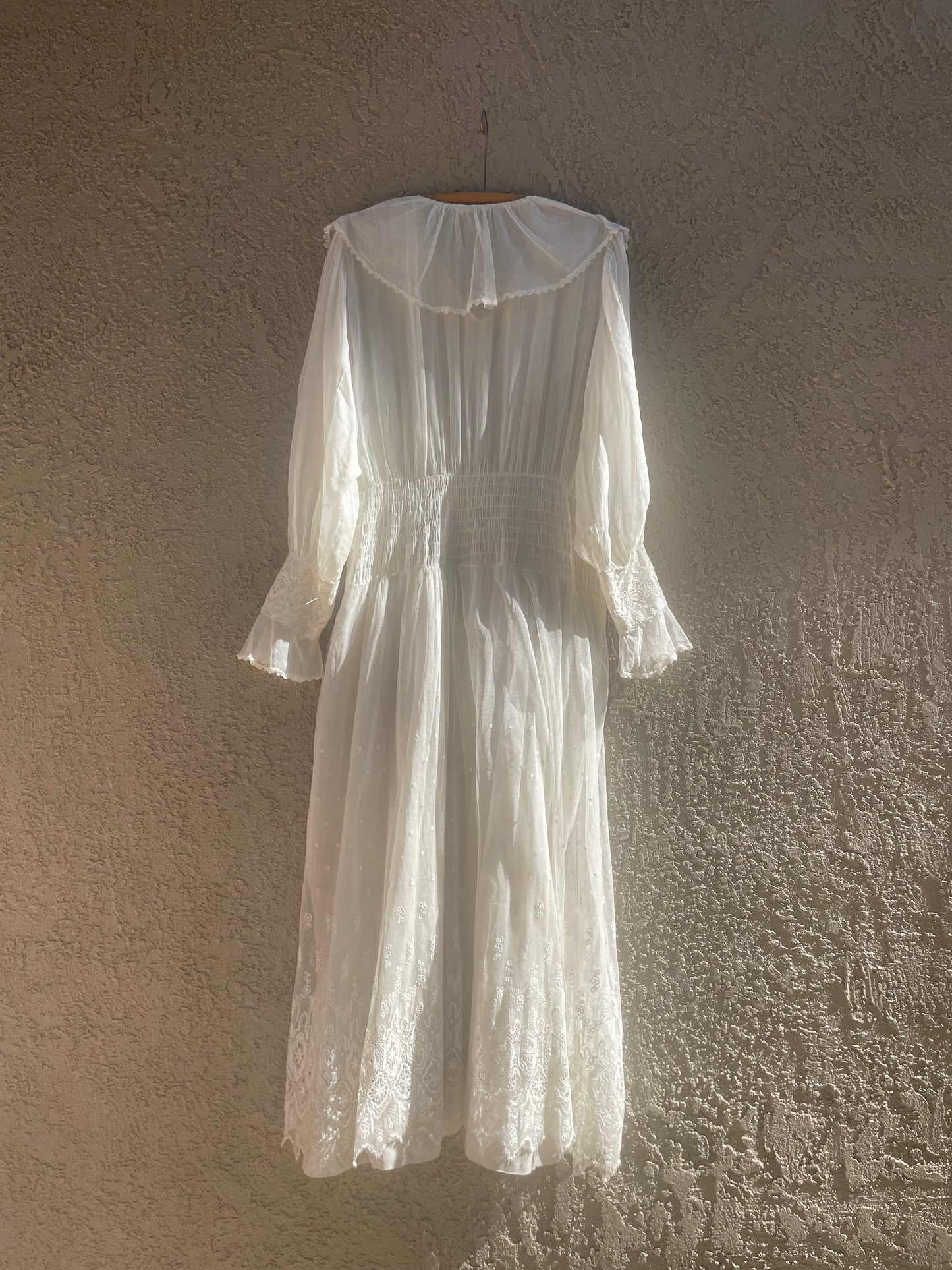 1920s Fine Cotton & Lace Overlay Balloon Sleeve Dress