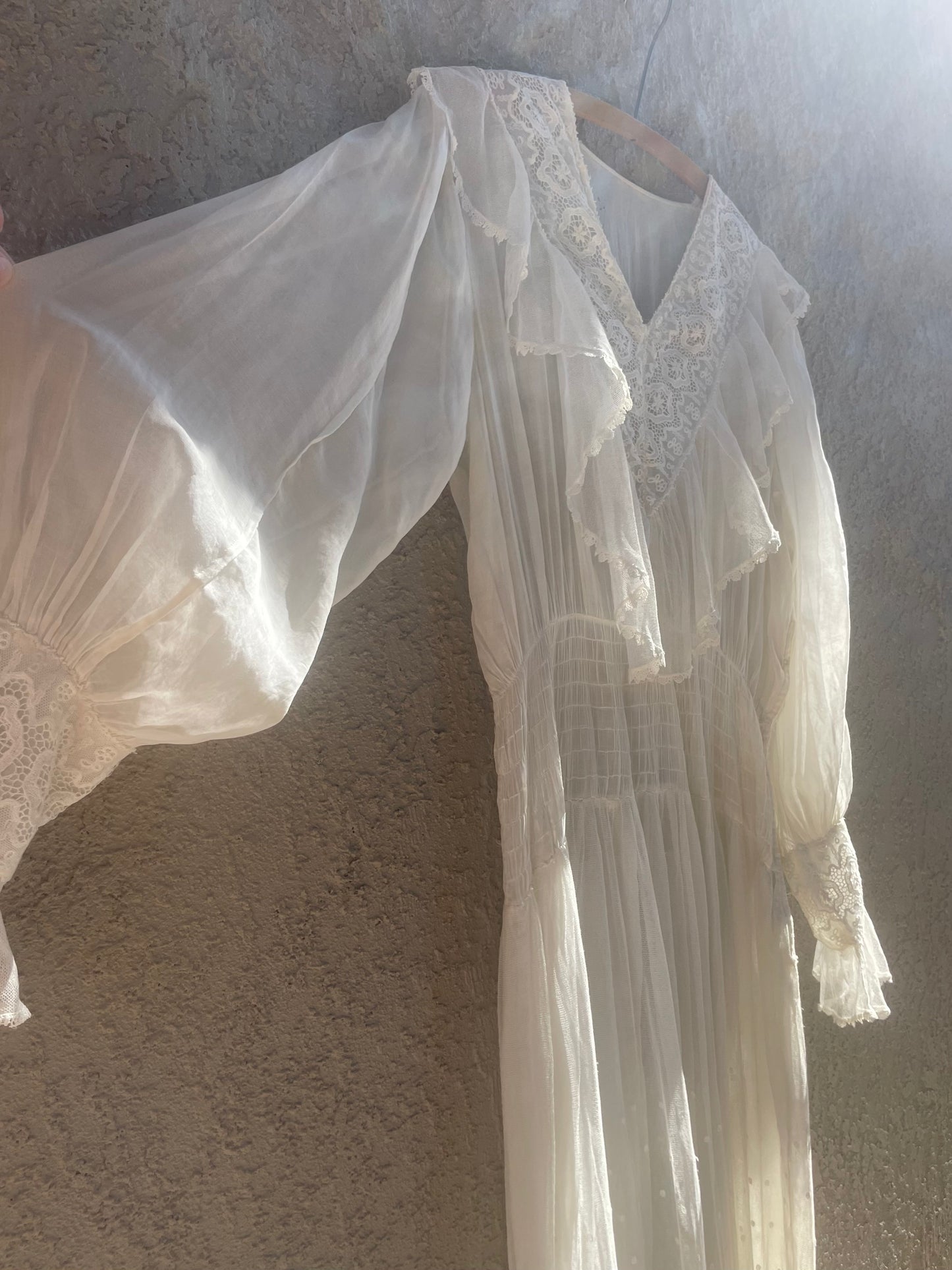 1920s Fine Cotton & Lace Overlay Balloon Sleeve Dress