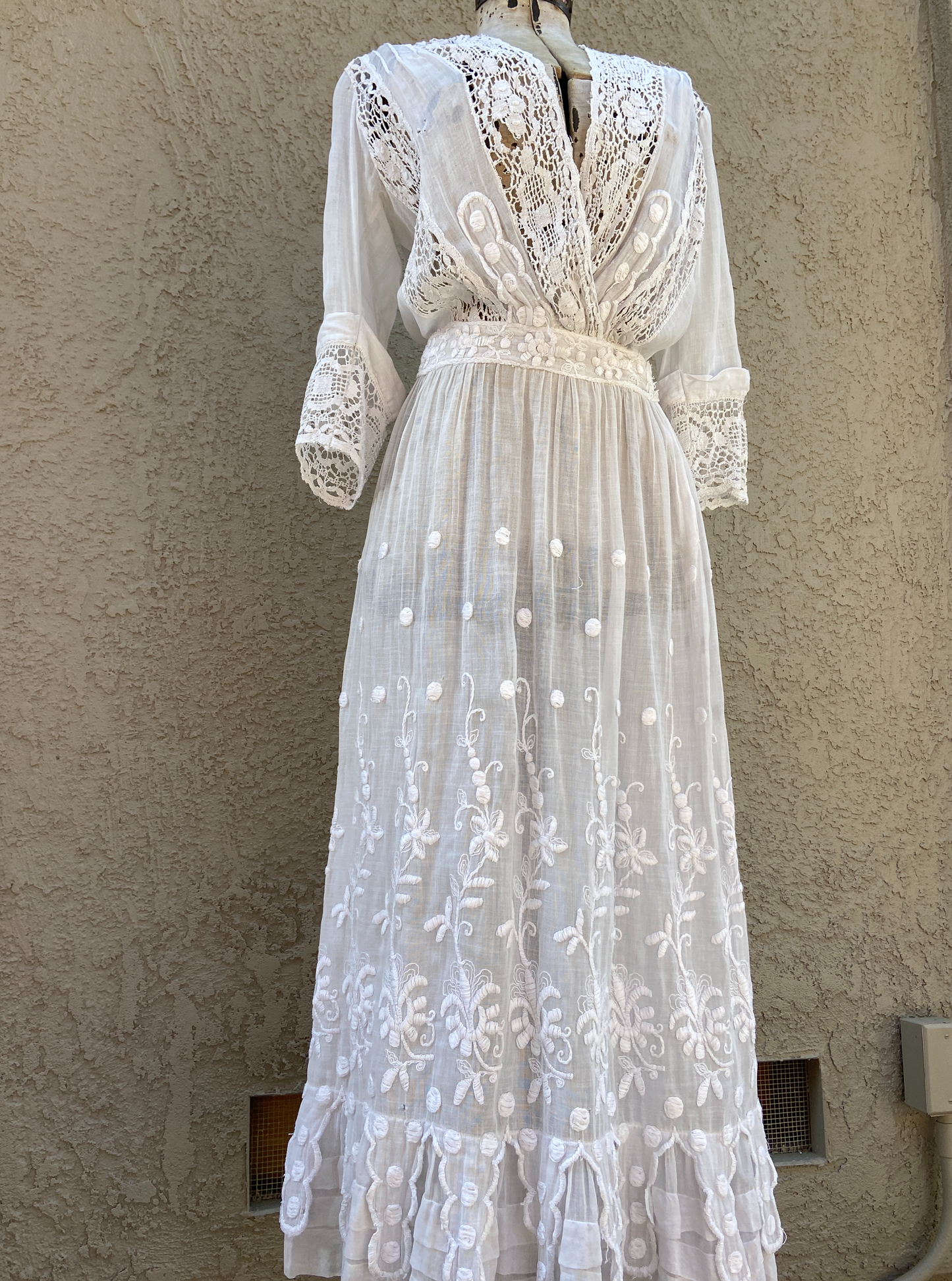 Antique Edwardian 1910s Cotton Lawn Scalloped Garden Dress