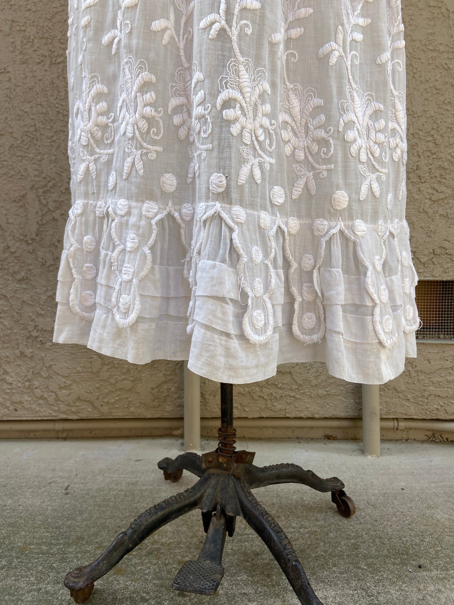 Antique Edwardian 1910s Cotton Lawn Scalloped Garden Dress