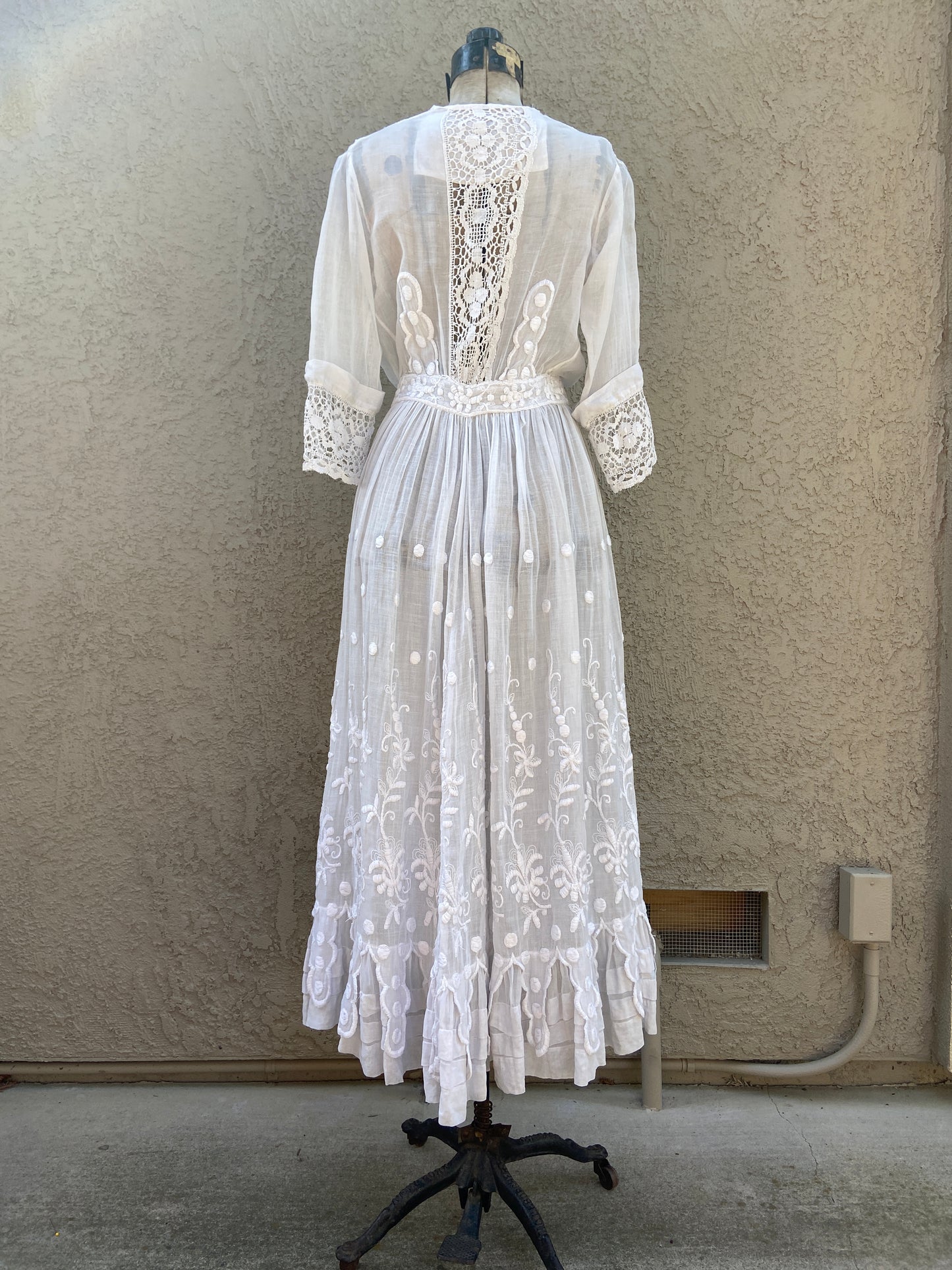 Antique Edwardian 1910s Cotton Lawn Scalloped Garden Dress