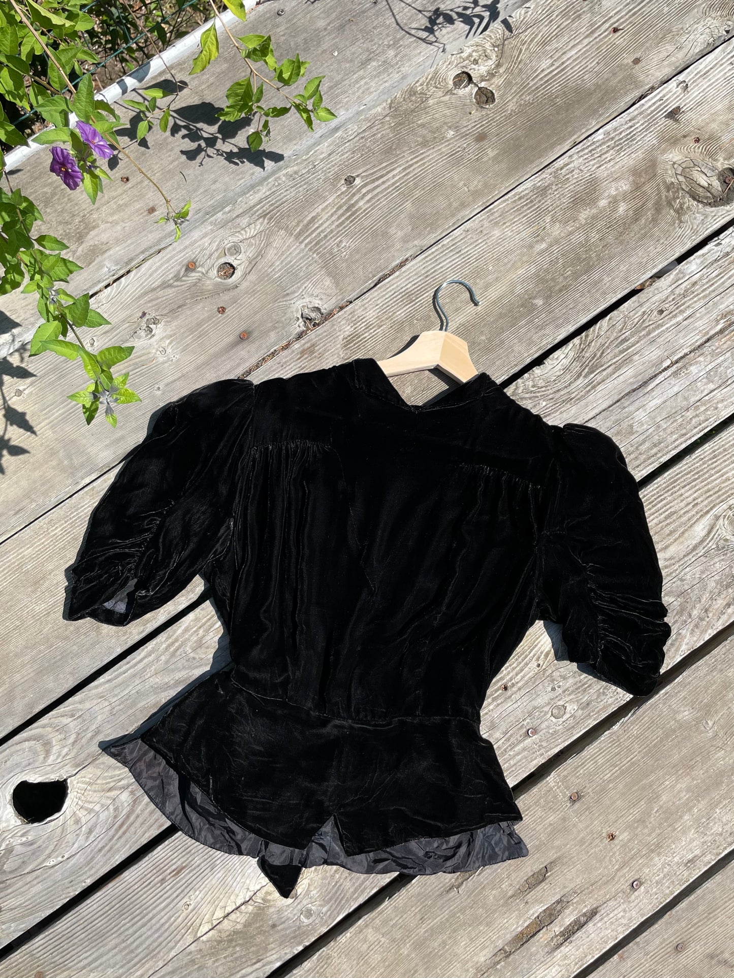 1940s Double Talon Bell Zip Peaked Shoulder Velvet Blouse