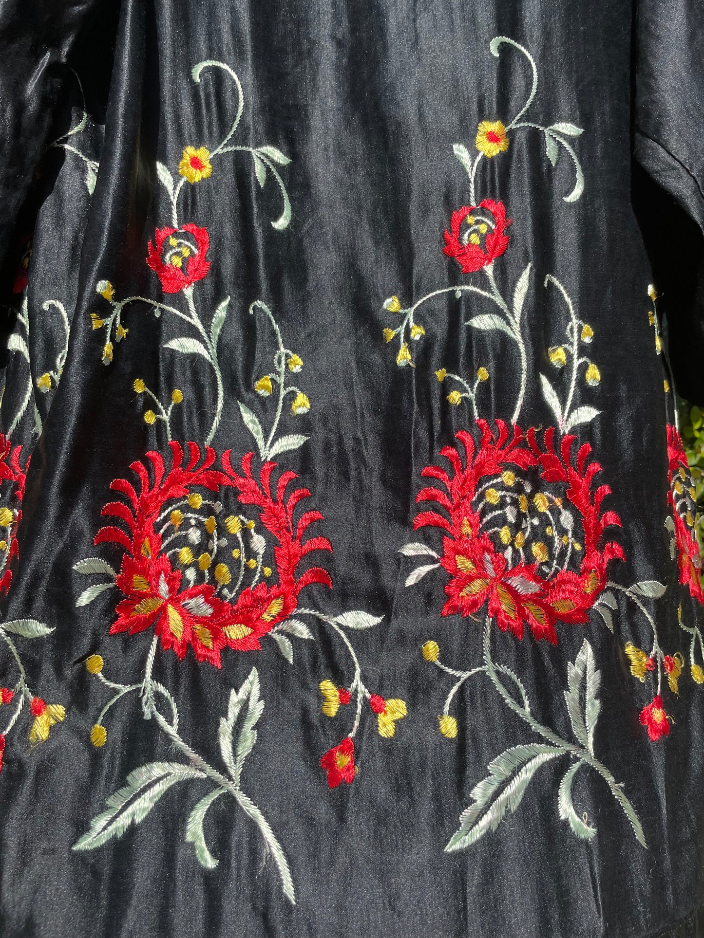 1920s Embroidered Noir Silk Robe