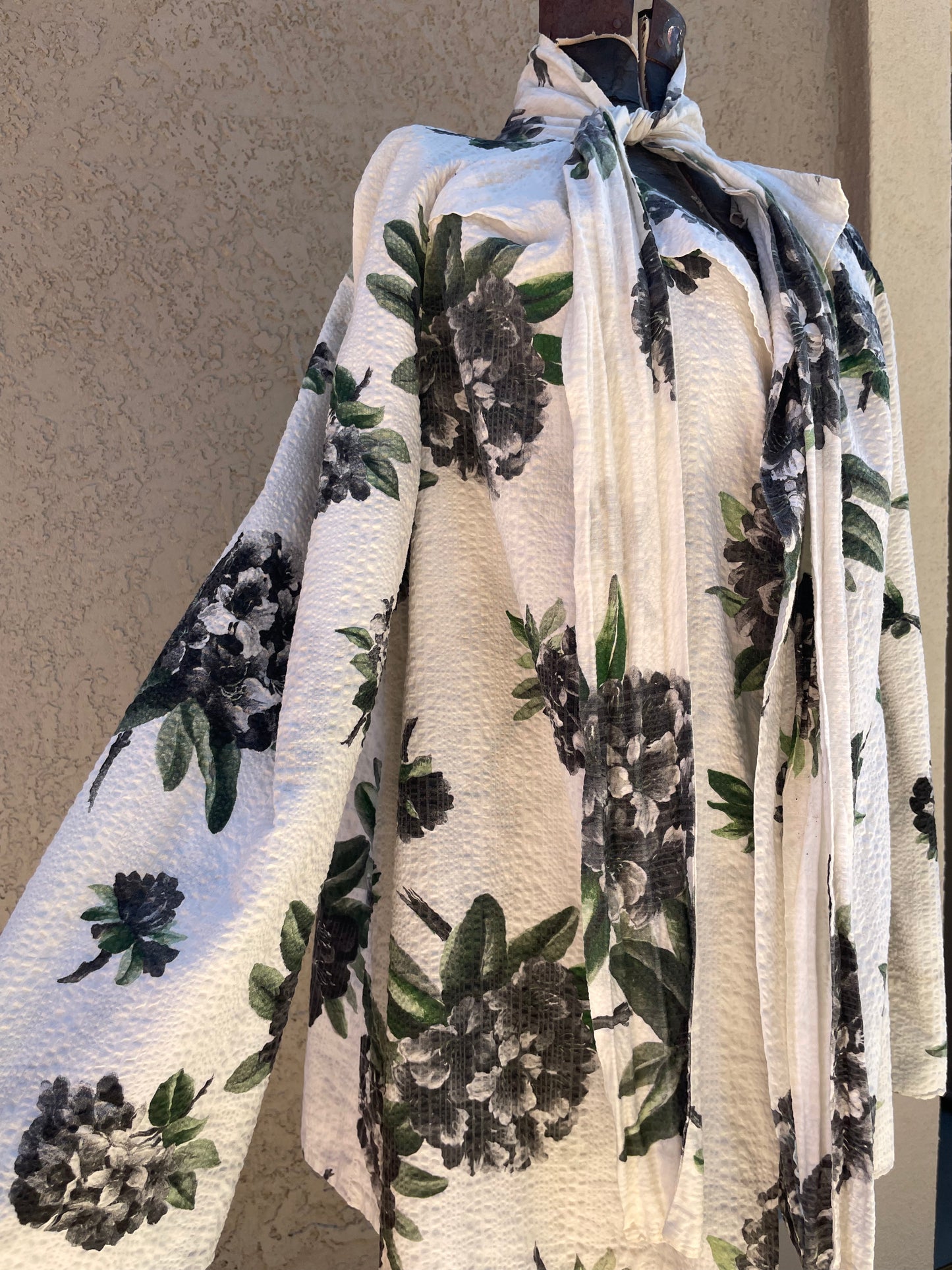 1940s Large Scale Floral Seersucker Swing Jacket