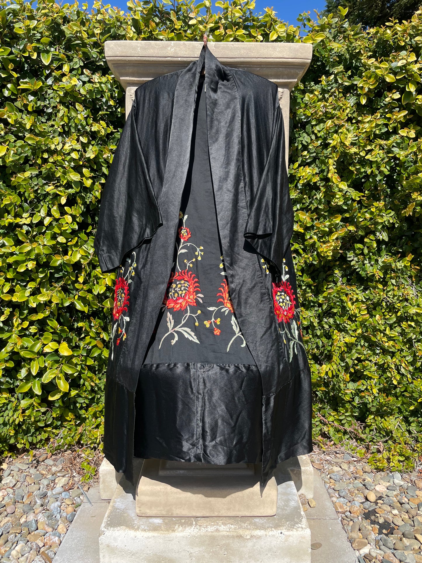 1920s Embroidered Noir Silk Robe