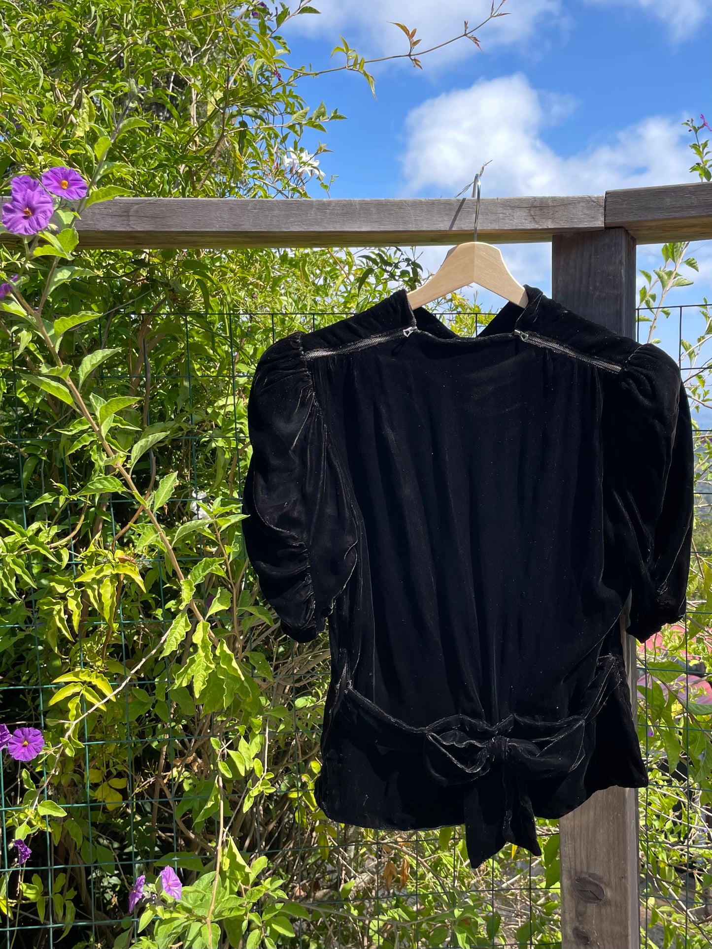 1940s Double Talon Bell Zip Peaked Shoulder Velvet Blouse
