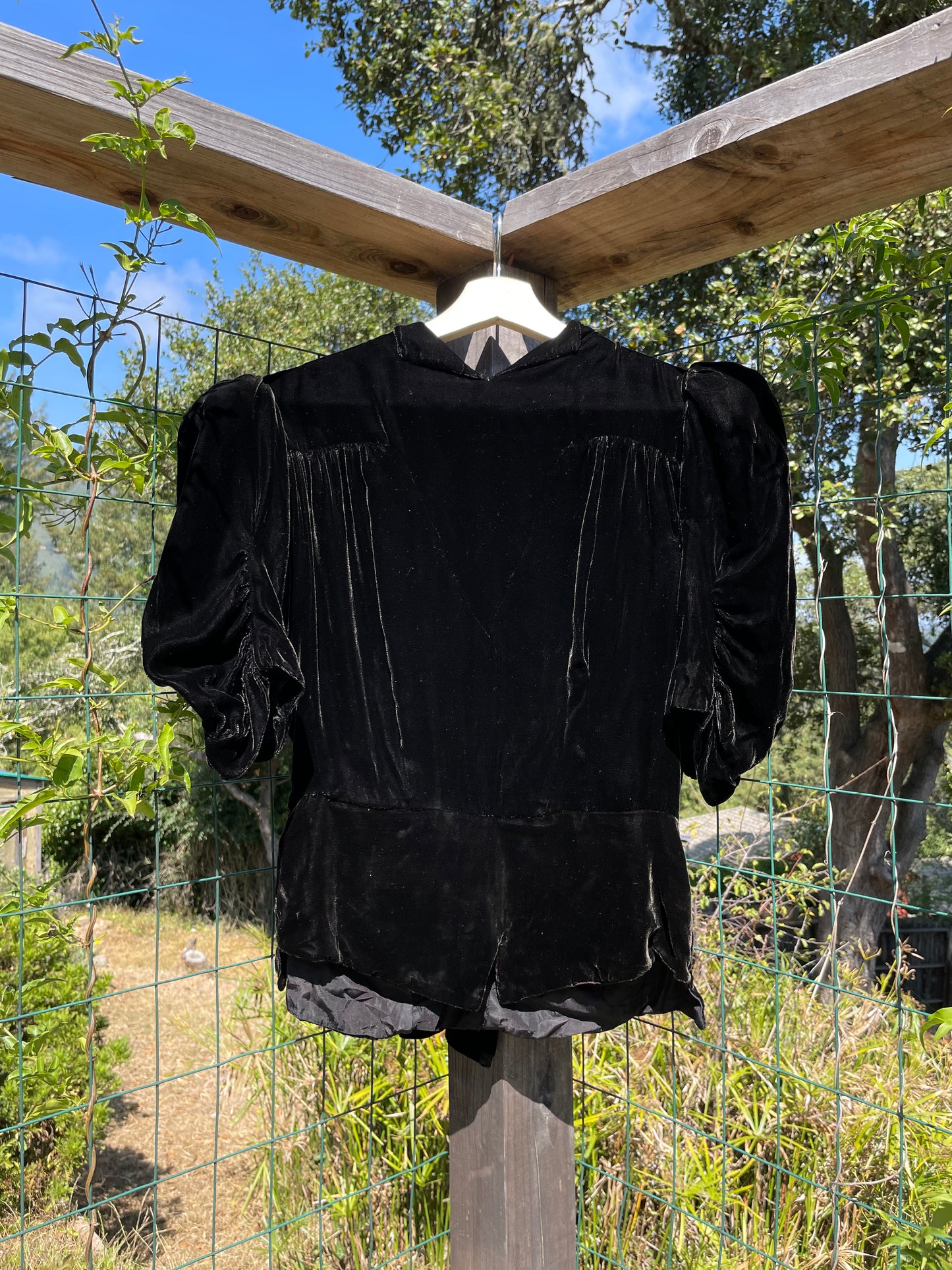 1940s Double Talon Bell Zip Peaked Shoulder Velvet Blouse
