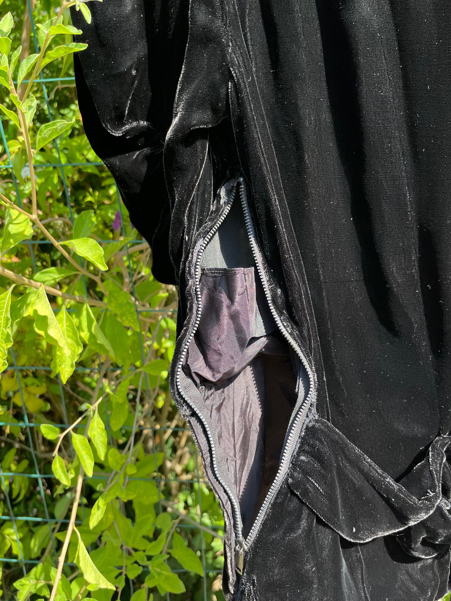 1940s Double Talon Bell Zip Peaked Shoulder Velvet Blouse