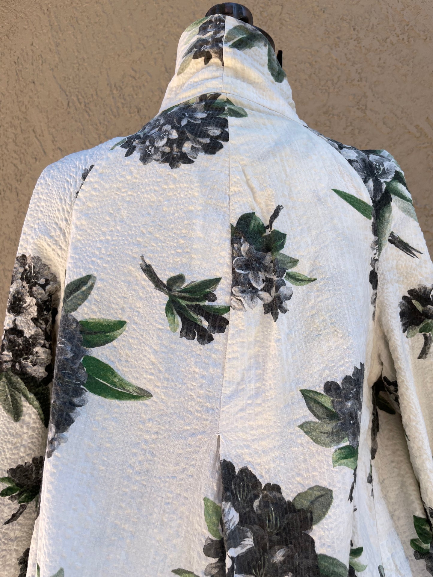 1940s Large Scale Floral Seersucker Swing Jacket